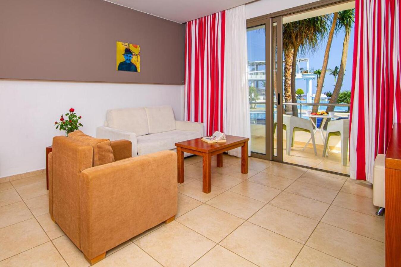 Suite Pool View King Bed