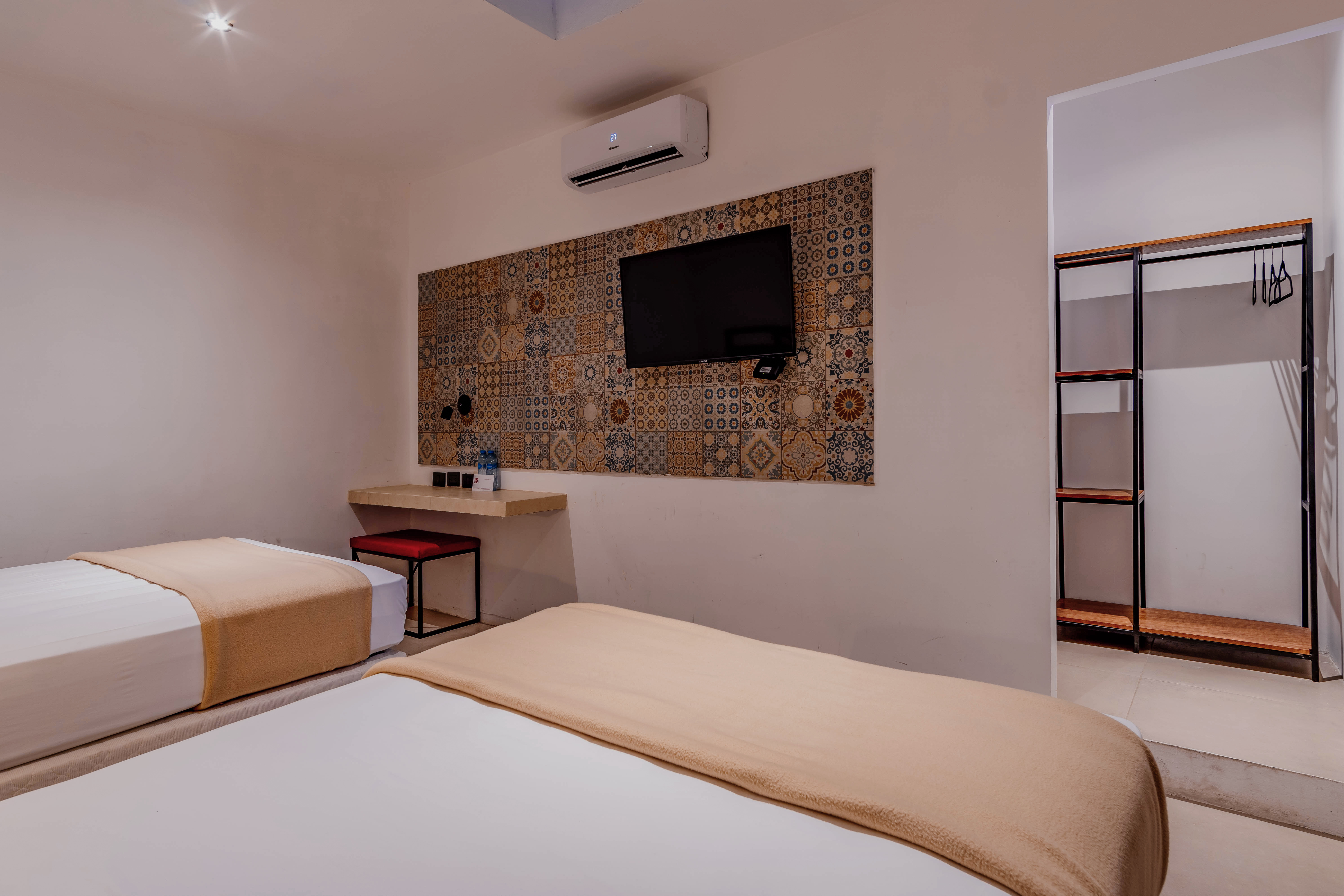 Double or Twin with Double Bed