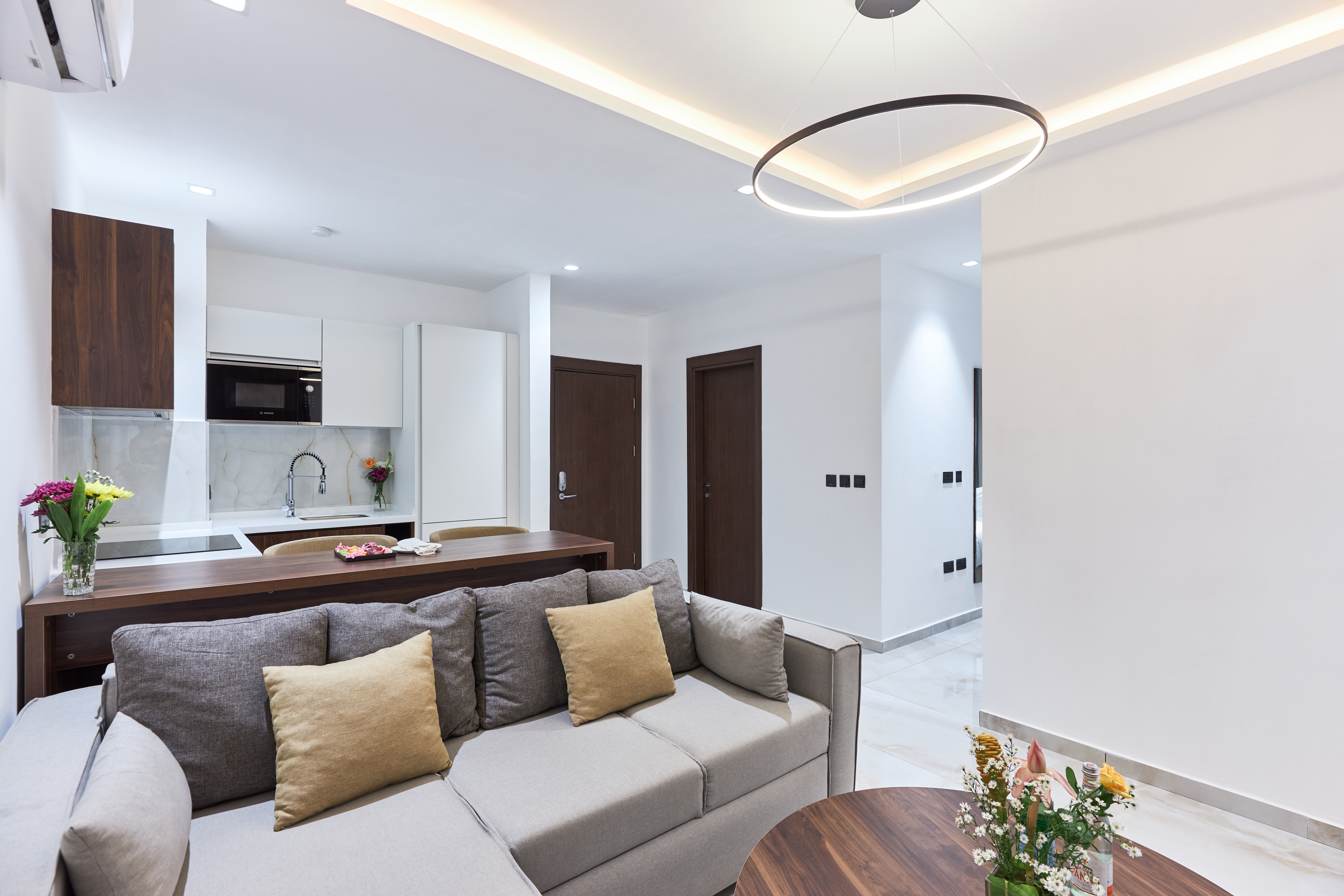 Single Deluxe Queen Bed