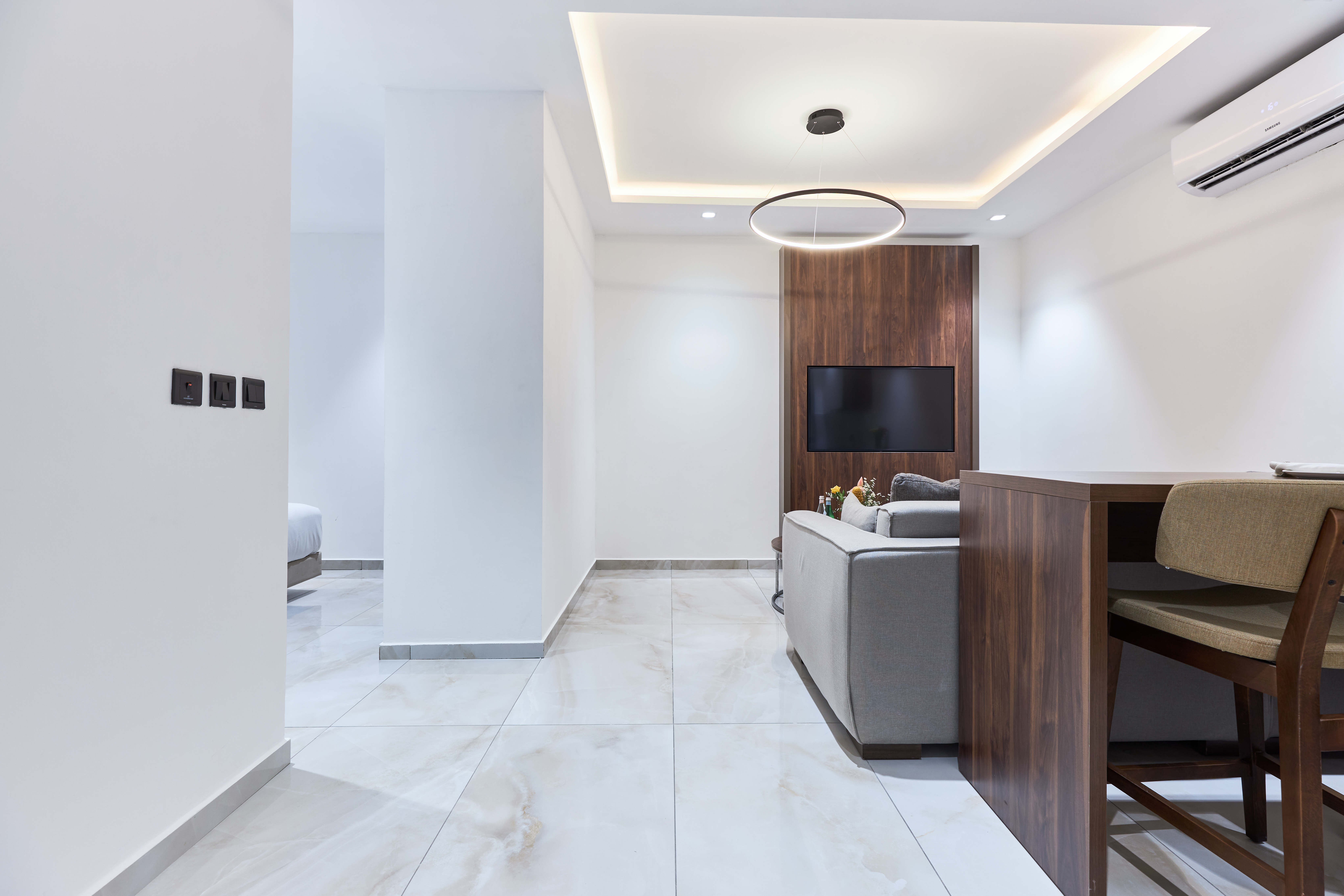 Single Deluxe Queen Bed