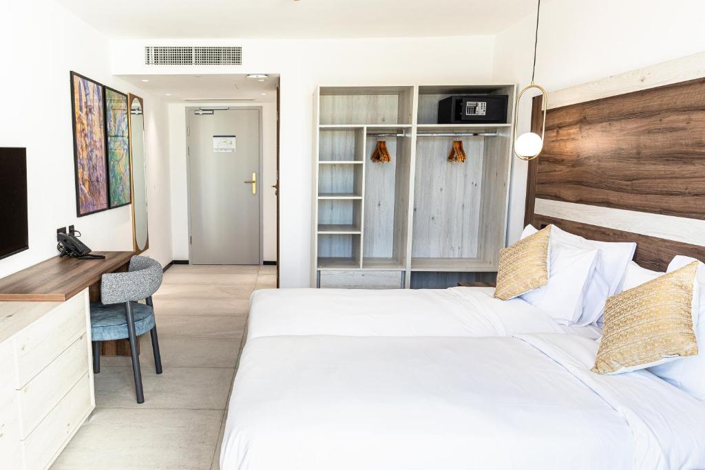 Double or Twin Deluxe