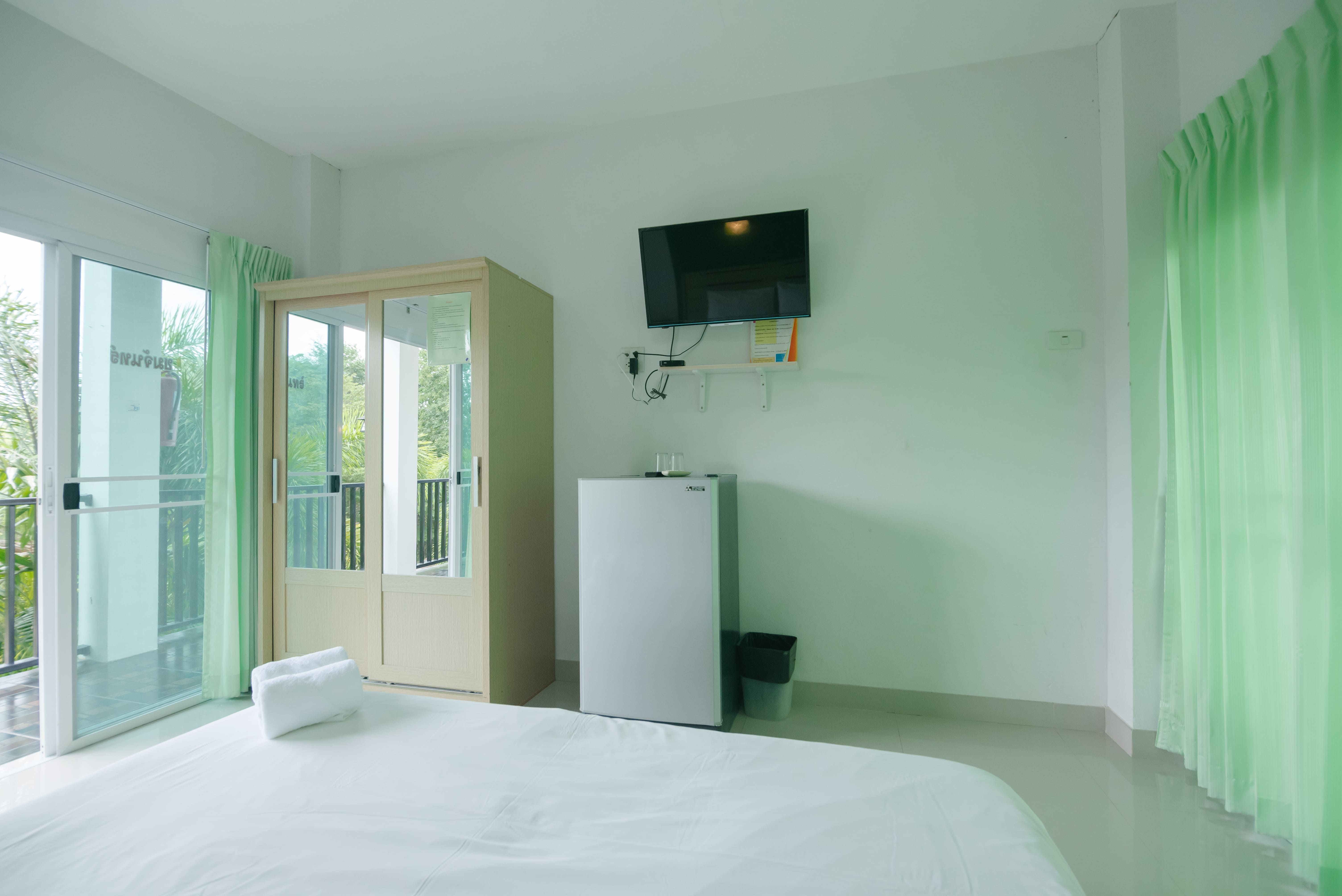 Studio King Size Bed