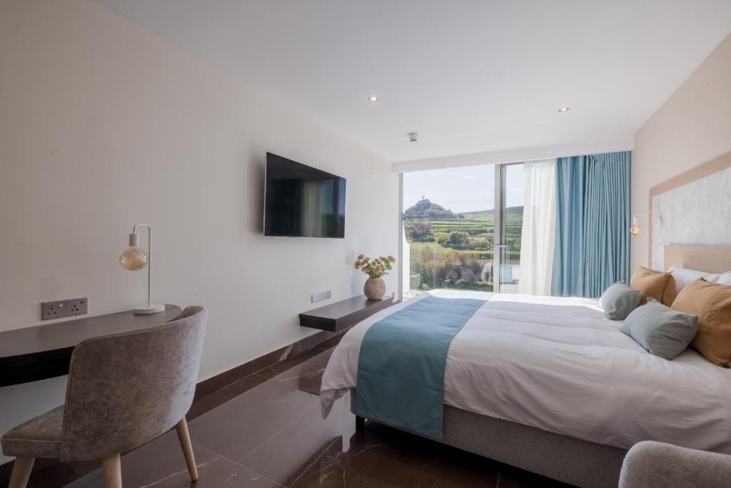 Family Room Deluxe Land View