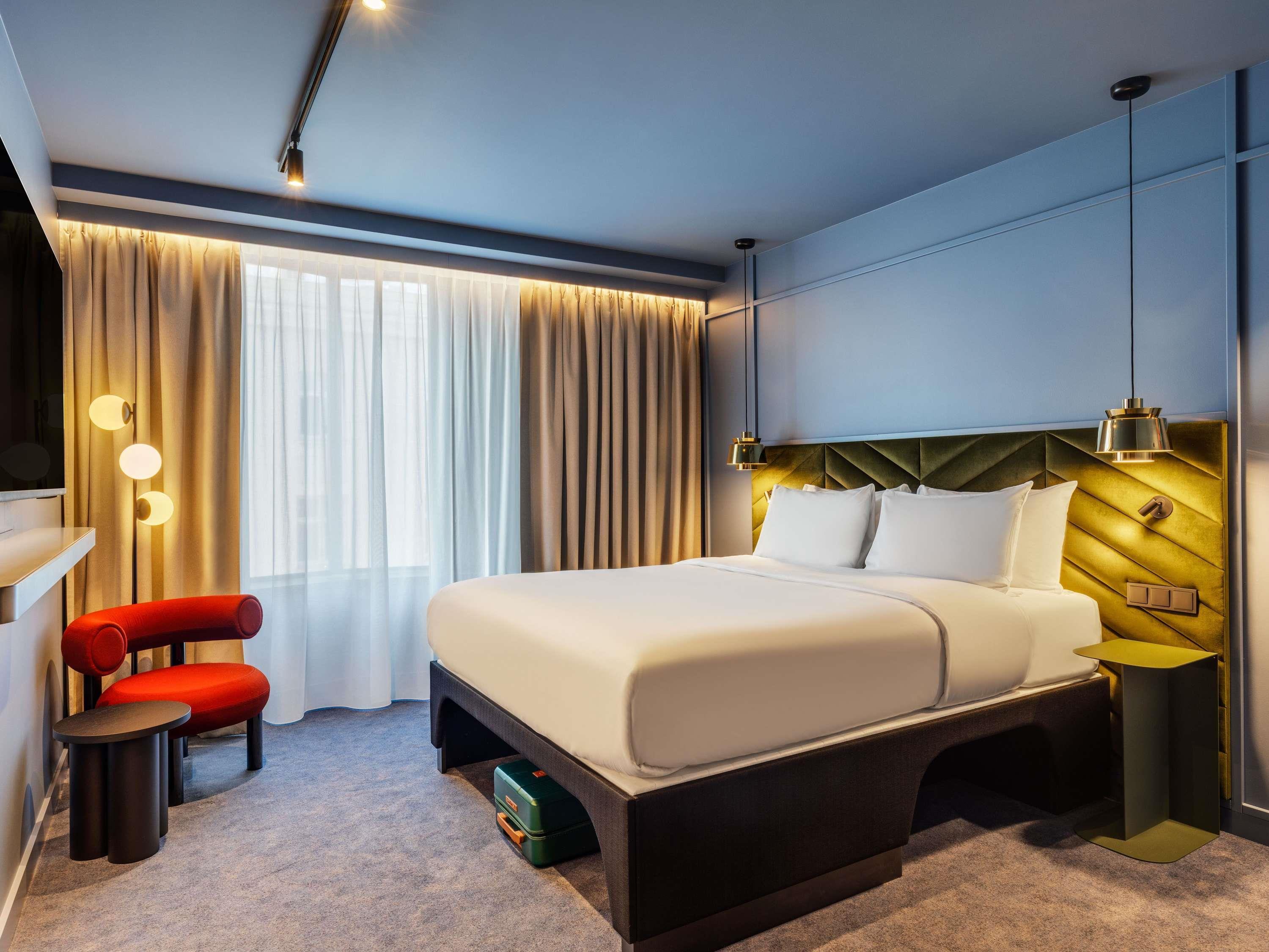 Double Queen Size Bed