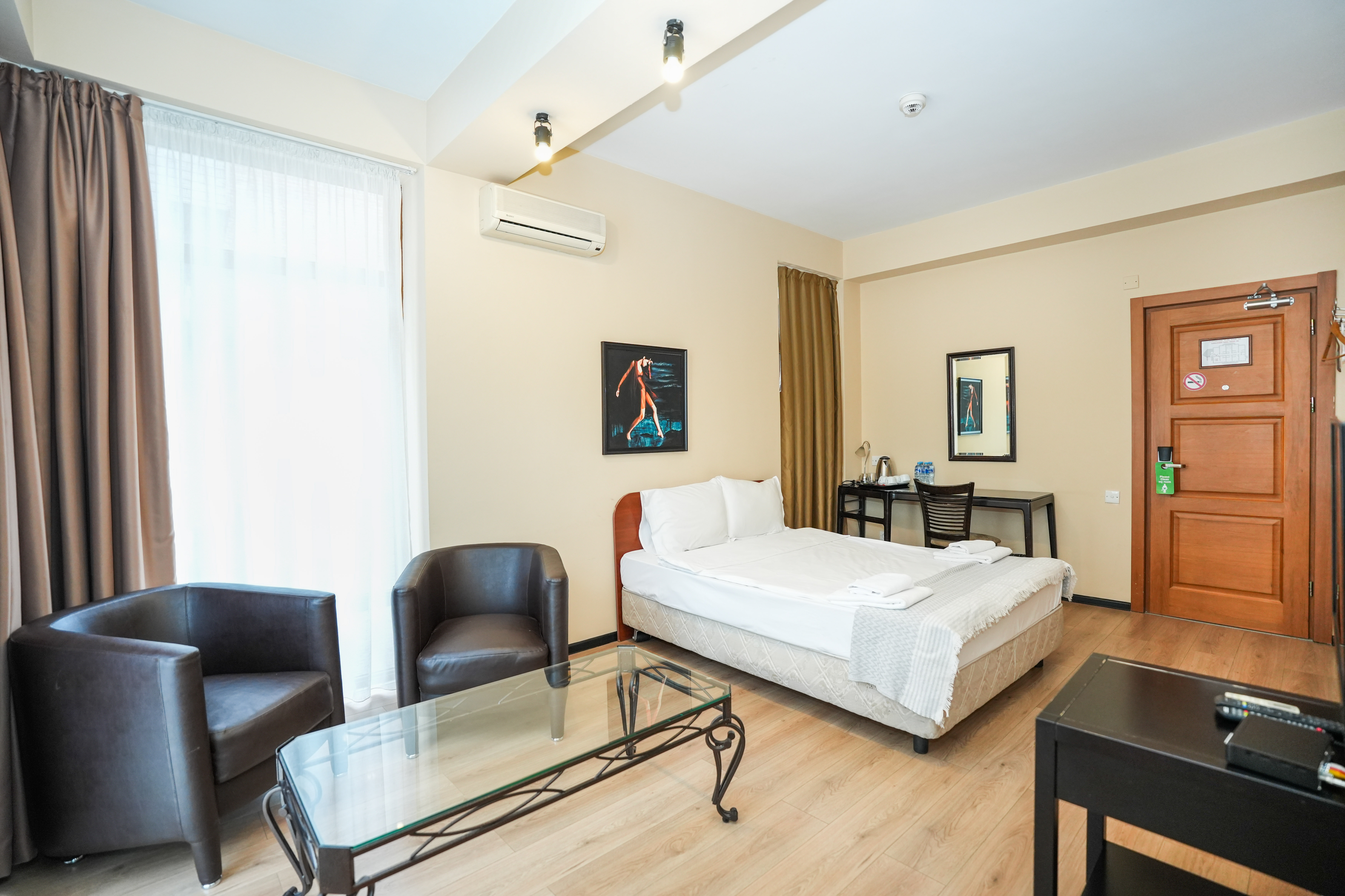 Quadruple One Bedroom One Bathroom