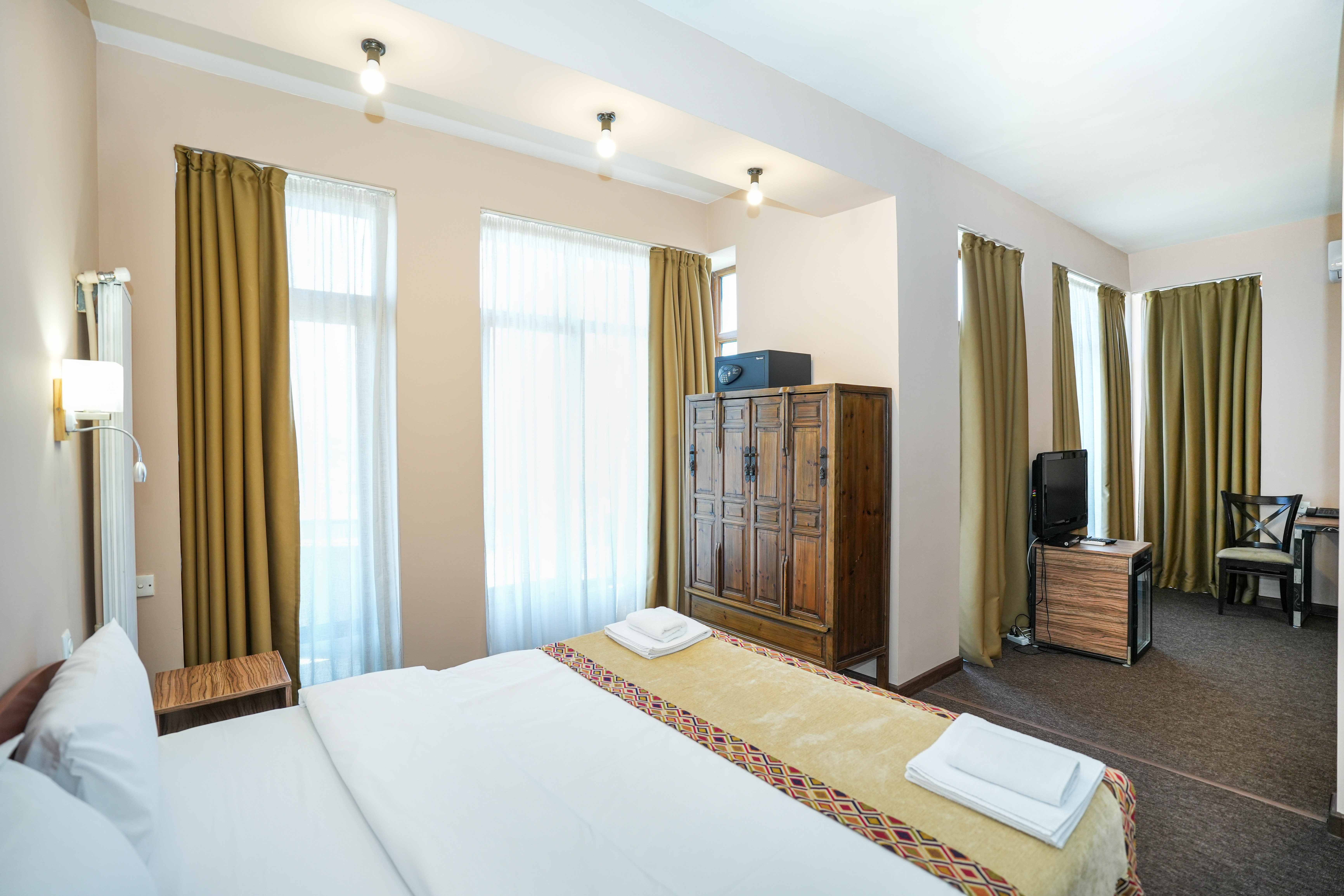 Triple City View Two Beds