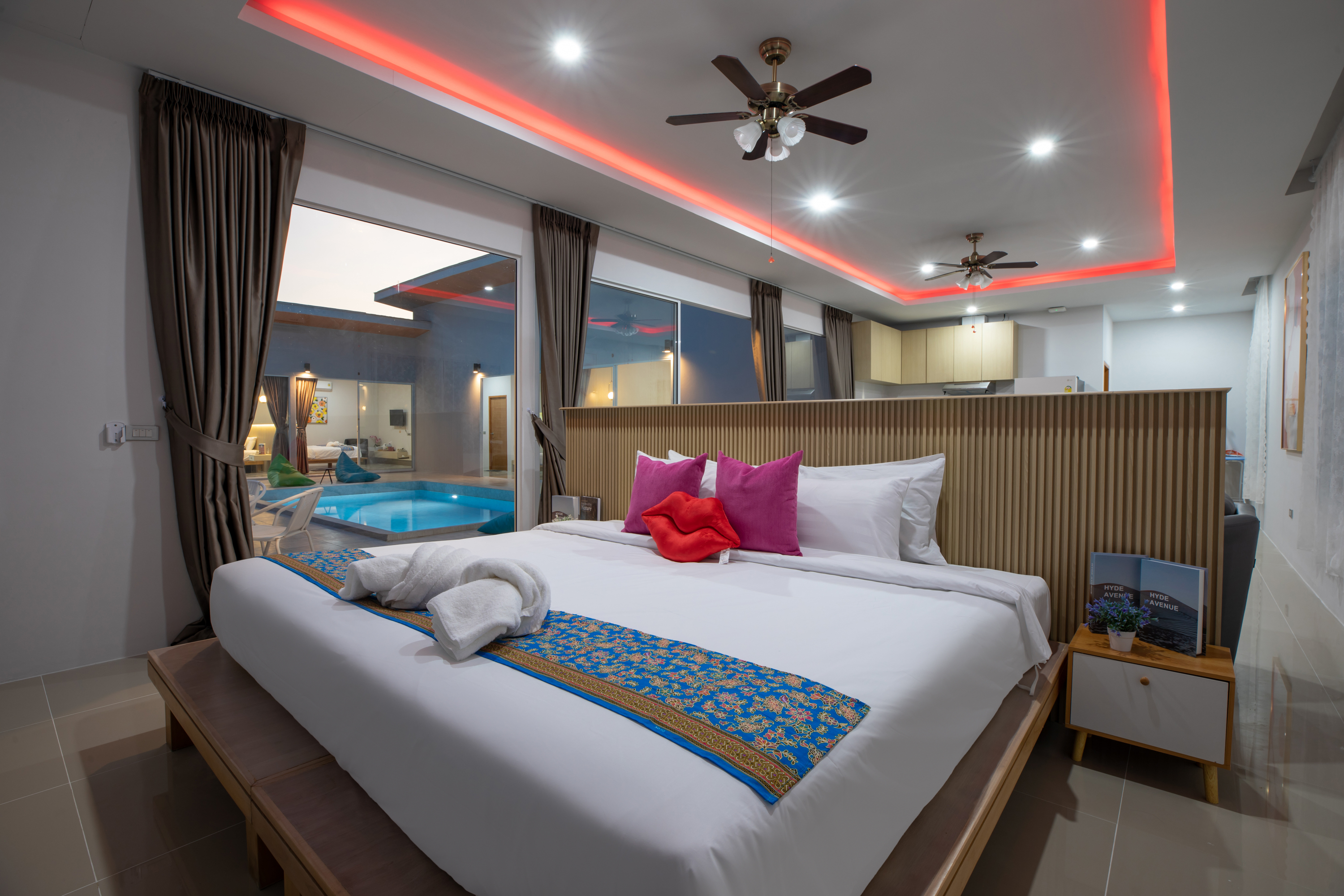 Suite Queen Size Bed