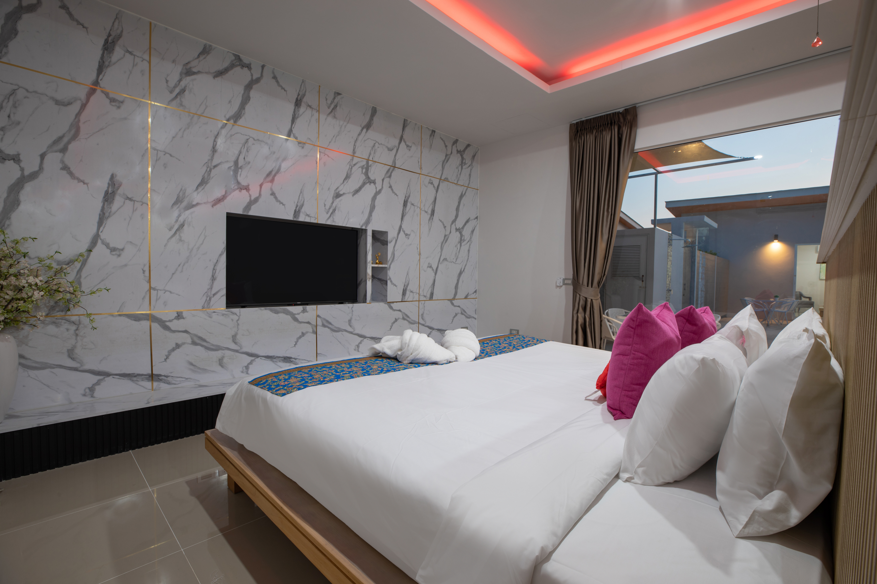 Suite Queen Size Bed