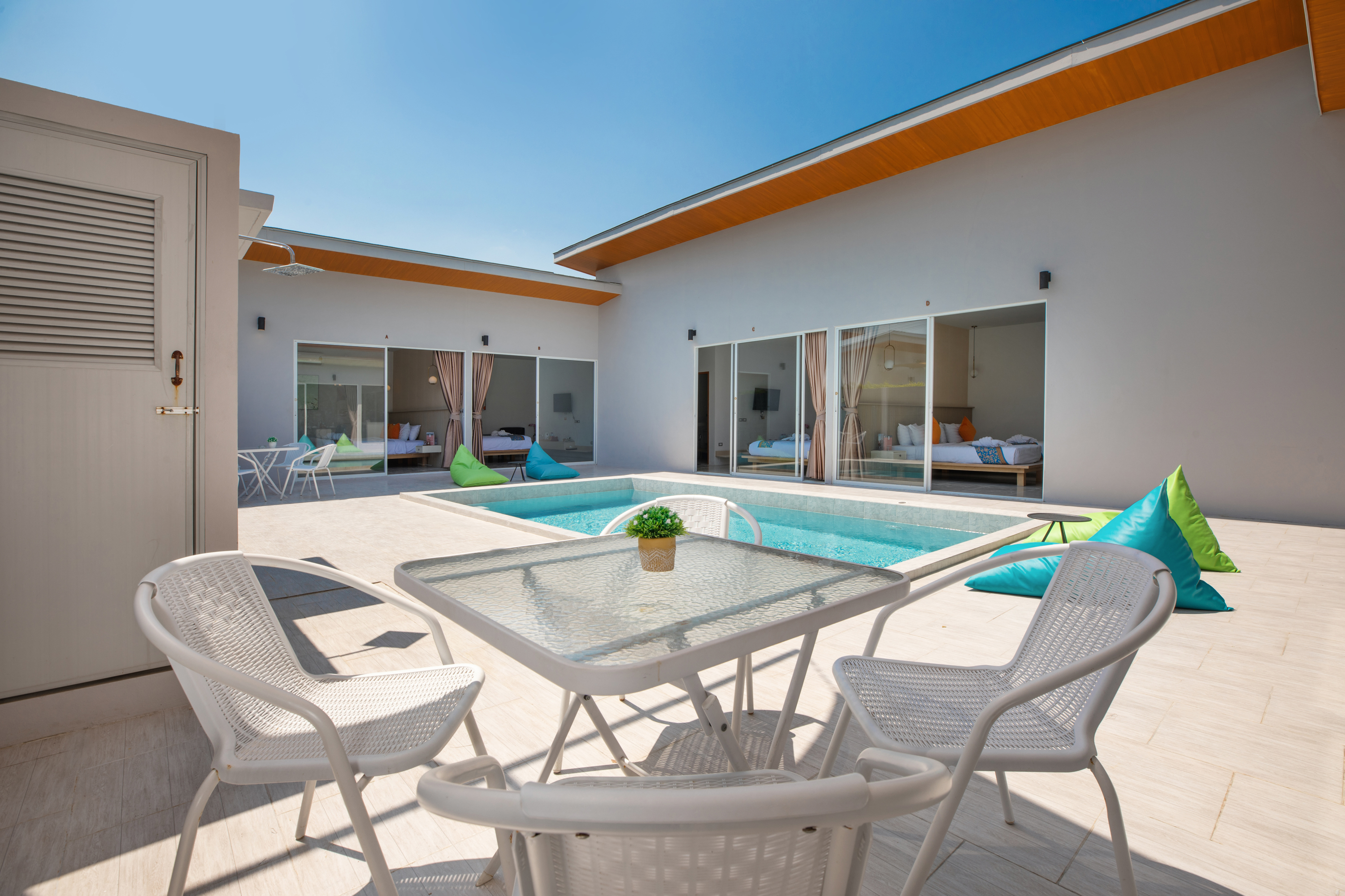 Twin Deluxe One Bedroom