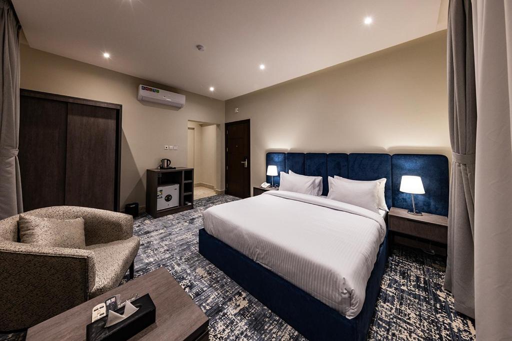 Studio Queen Size Bed