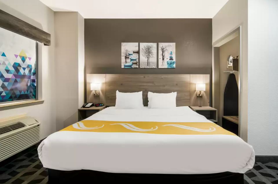 Suite Queen Bed Non Smoking