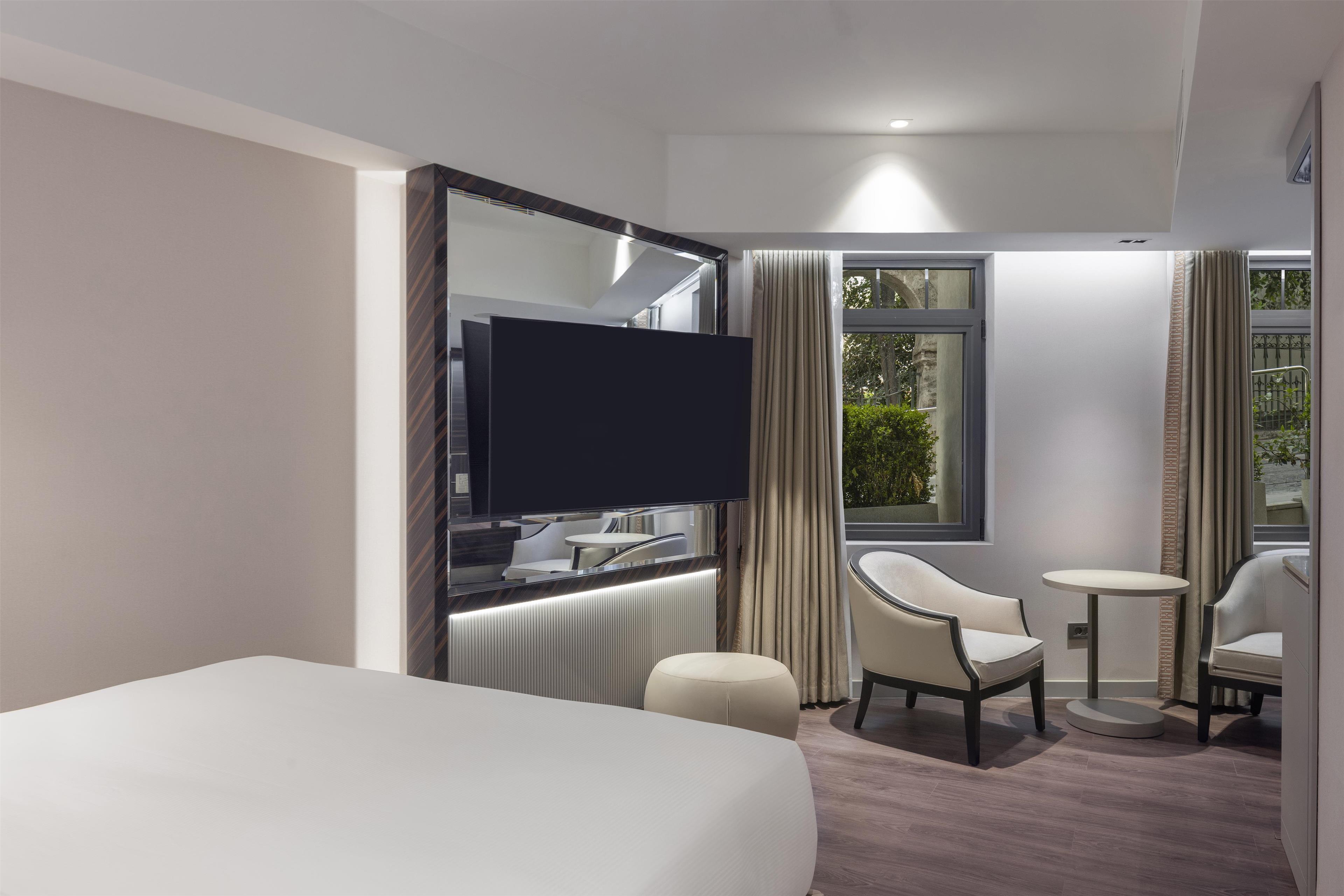 Double Accessible-queen Size Bed