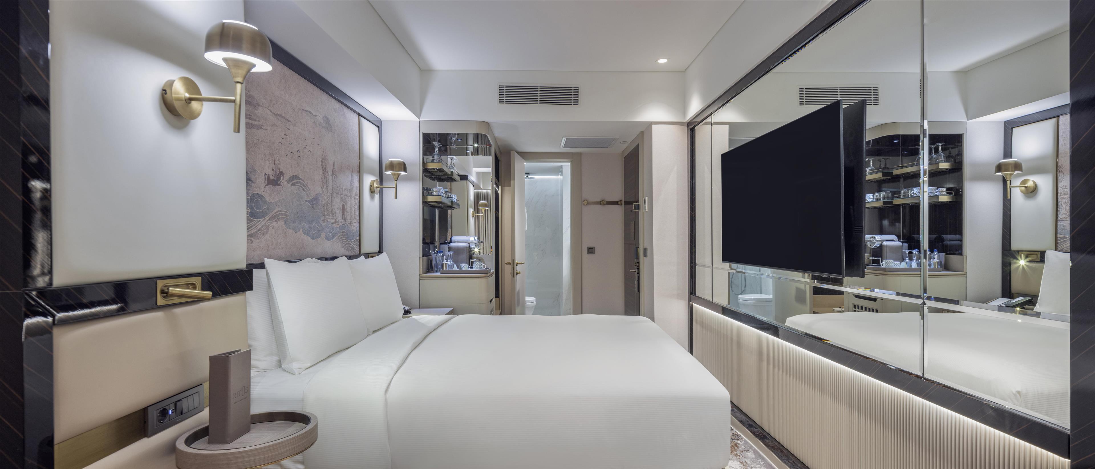 Double Guest Room Queen Bed