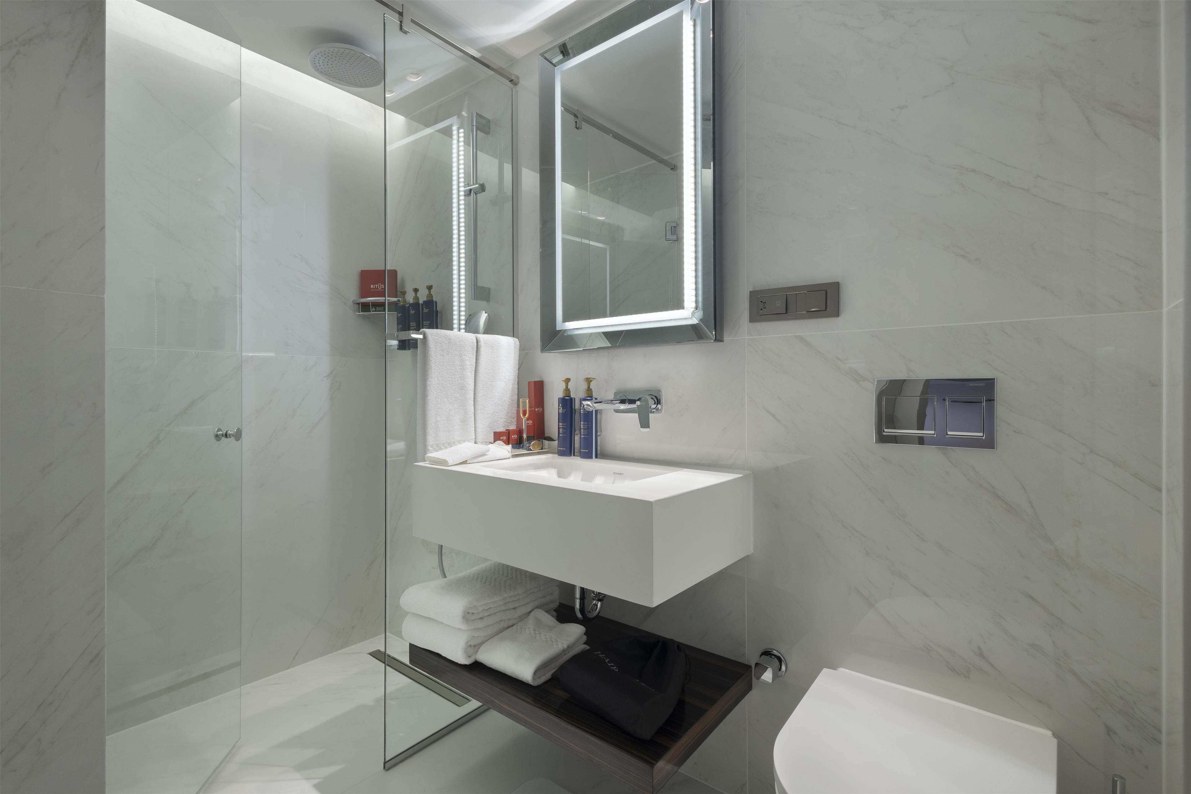 Double Deluxe Queen Bed