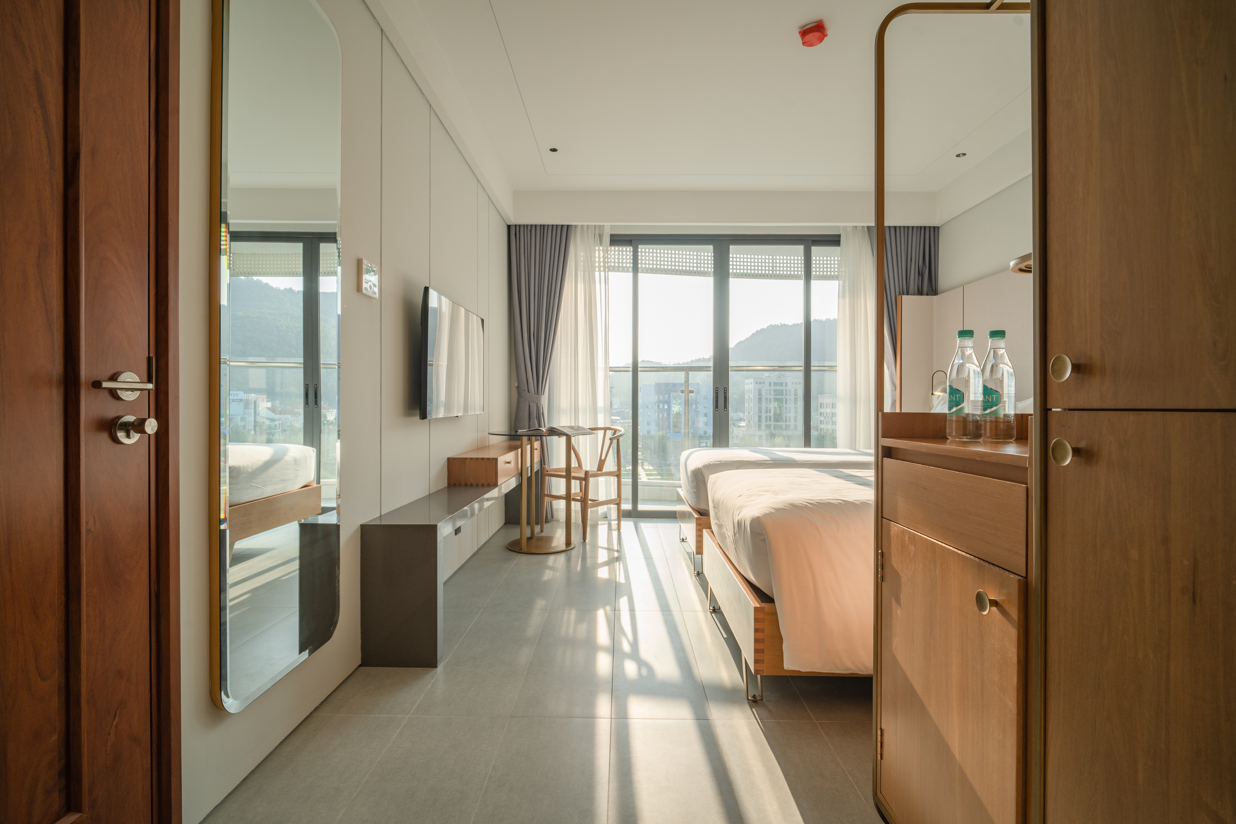 Twin Deluxe King Bed