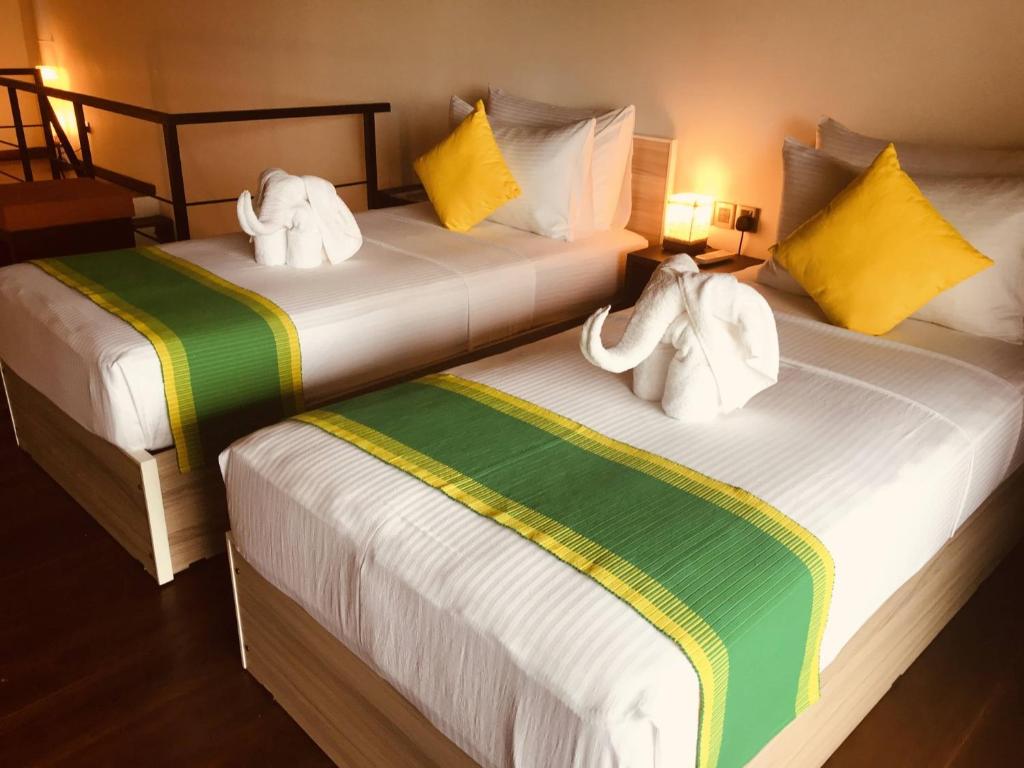 Quadruple with Views