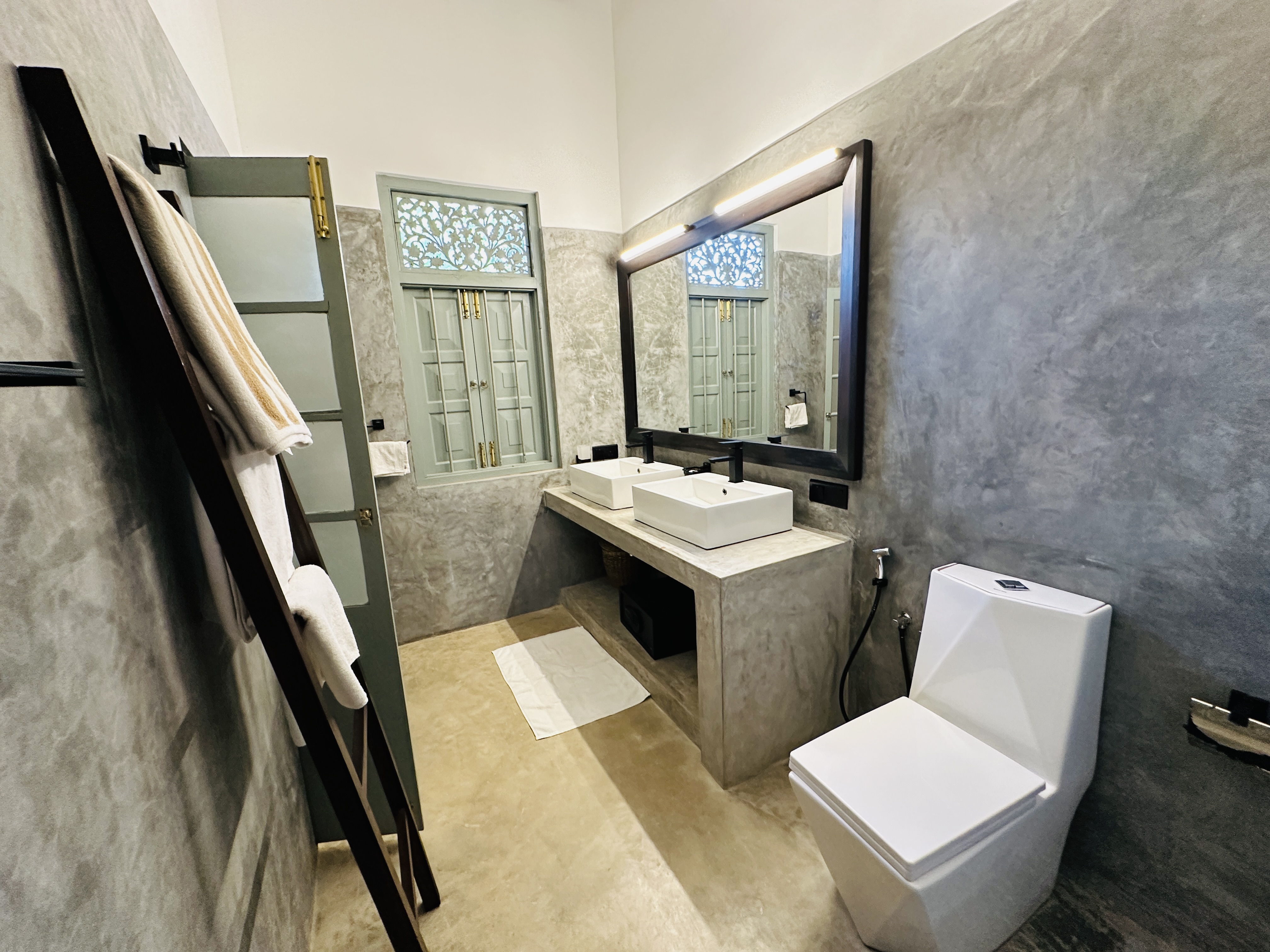 Triple Deluxe King Bed