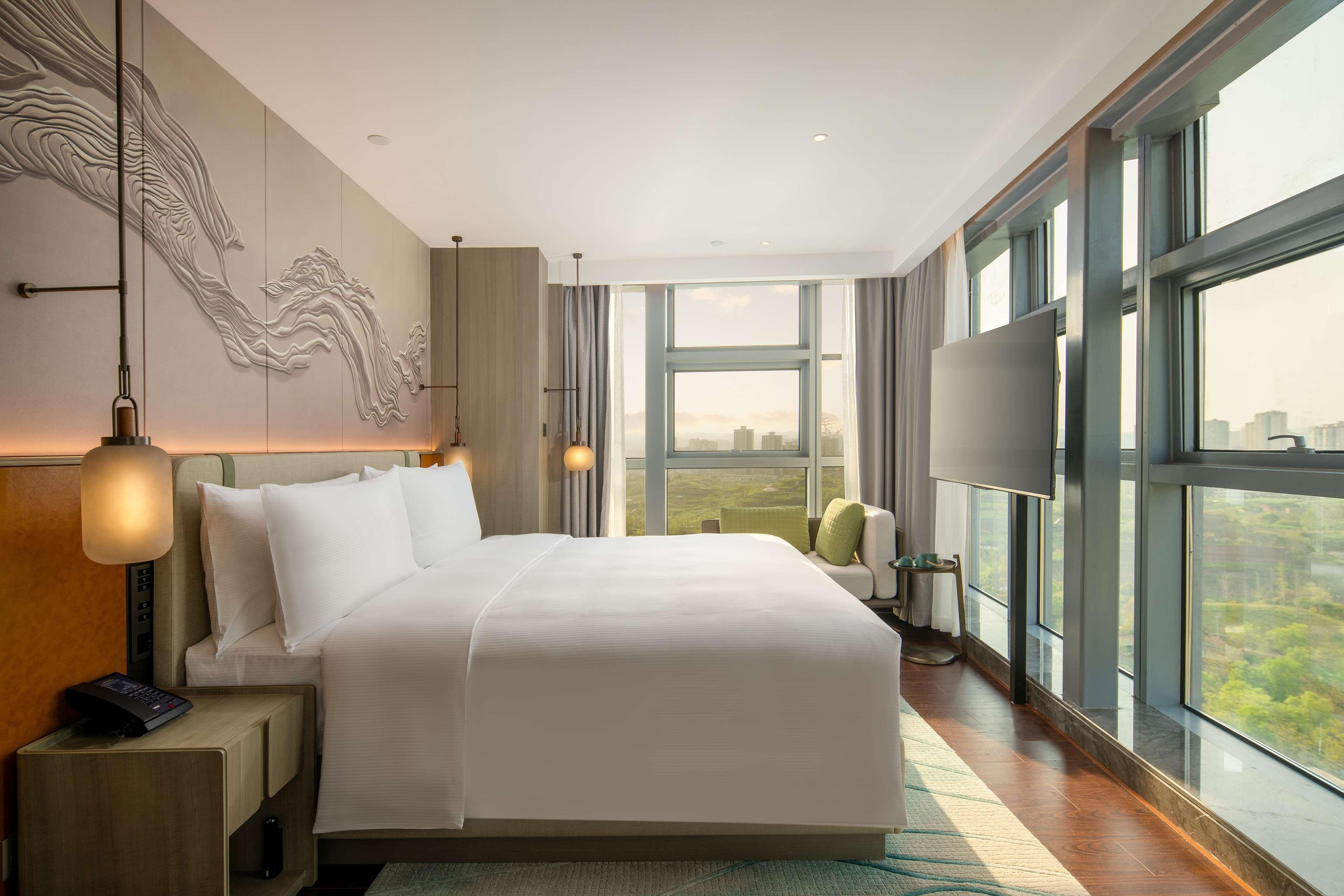 Suite Deluxe King Bed