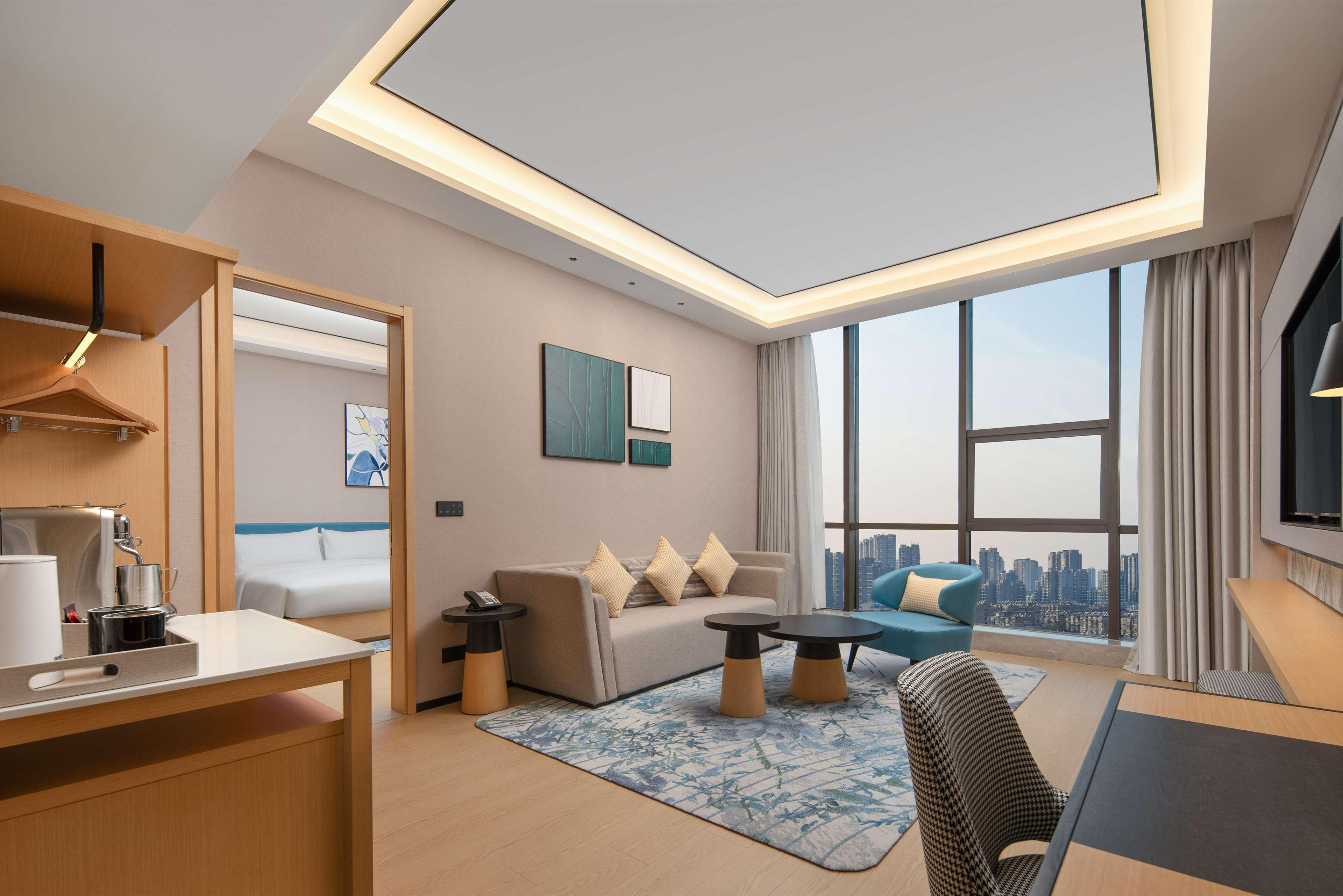 Suite Deluxe King Bed