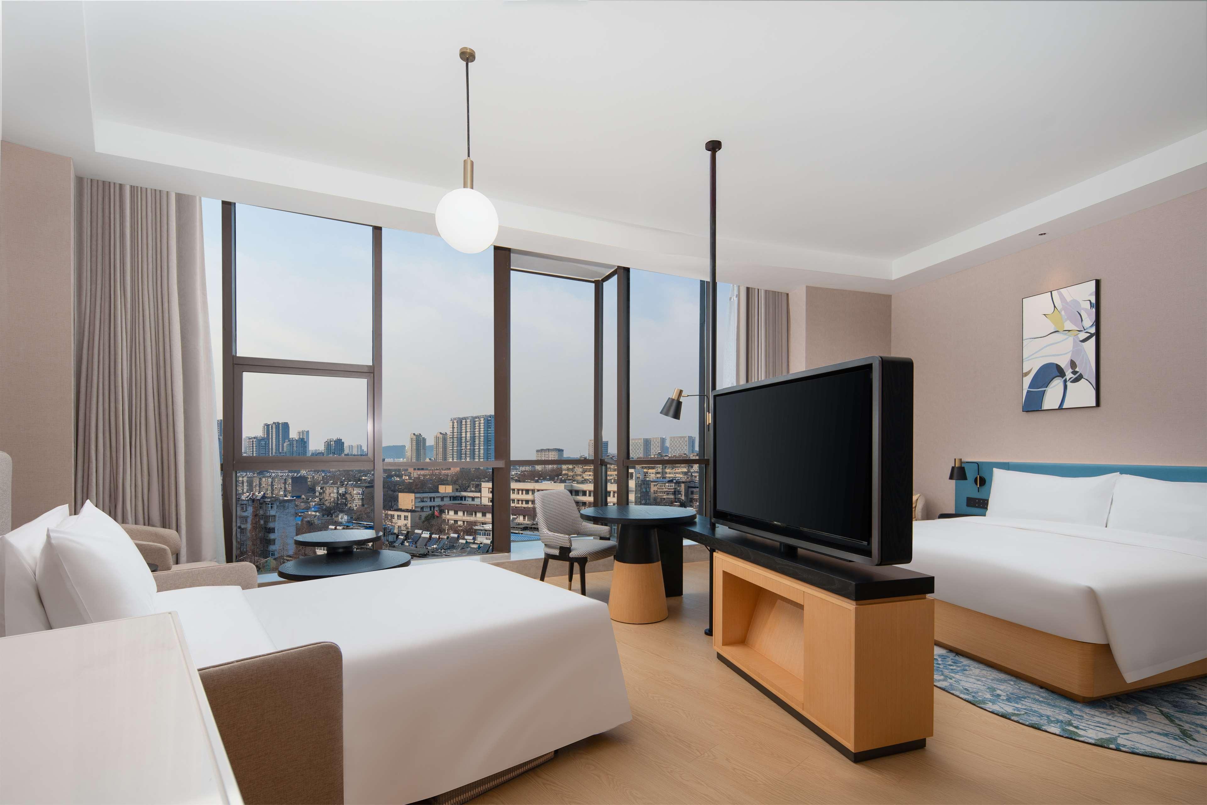 Double Deluxe King Bed