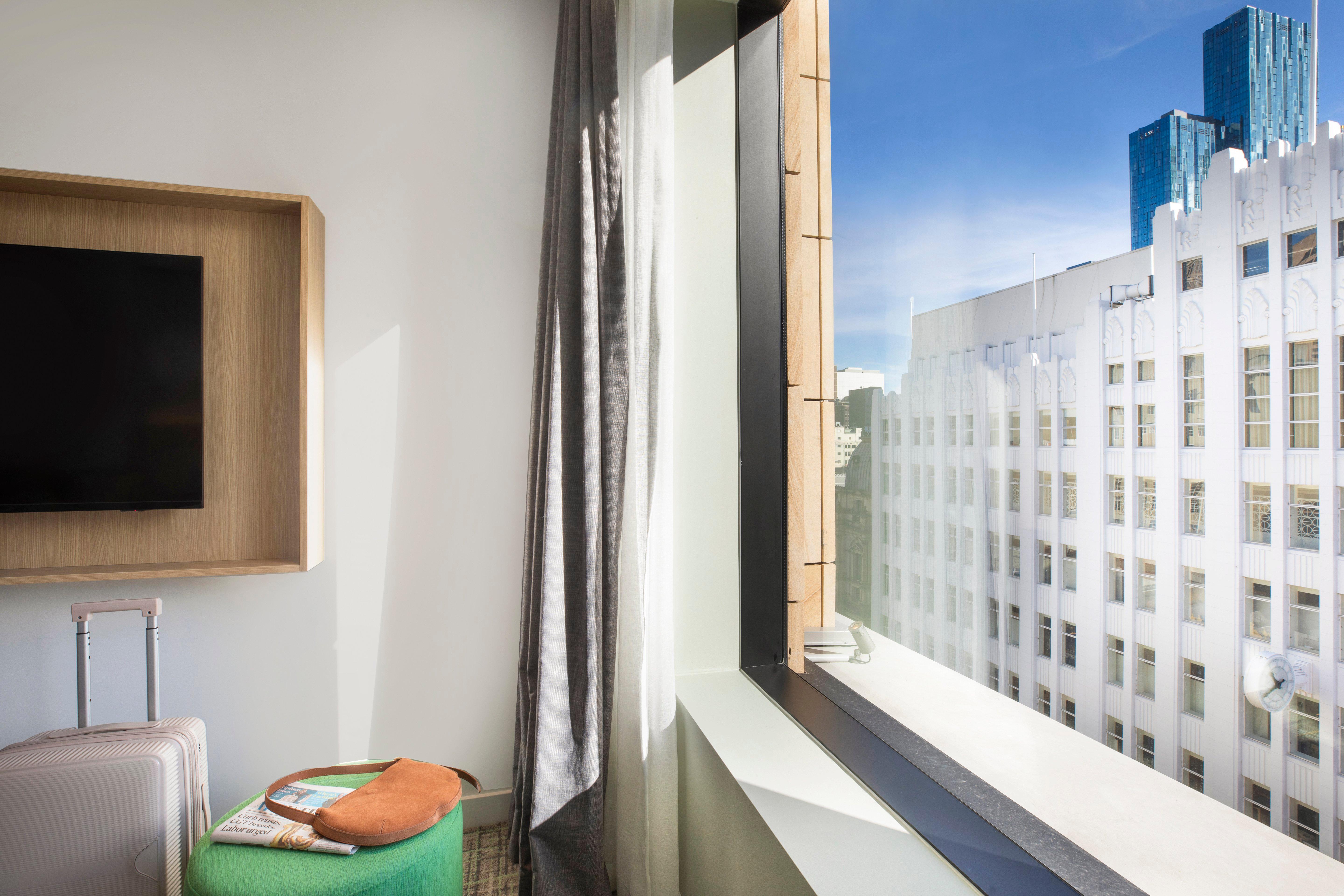 Suite City View King Bed