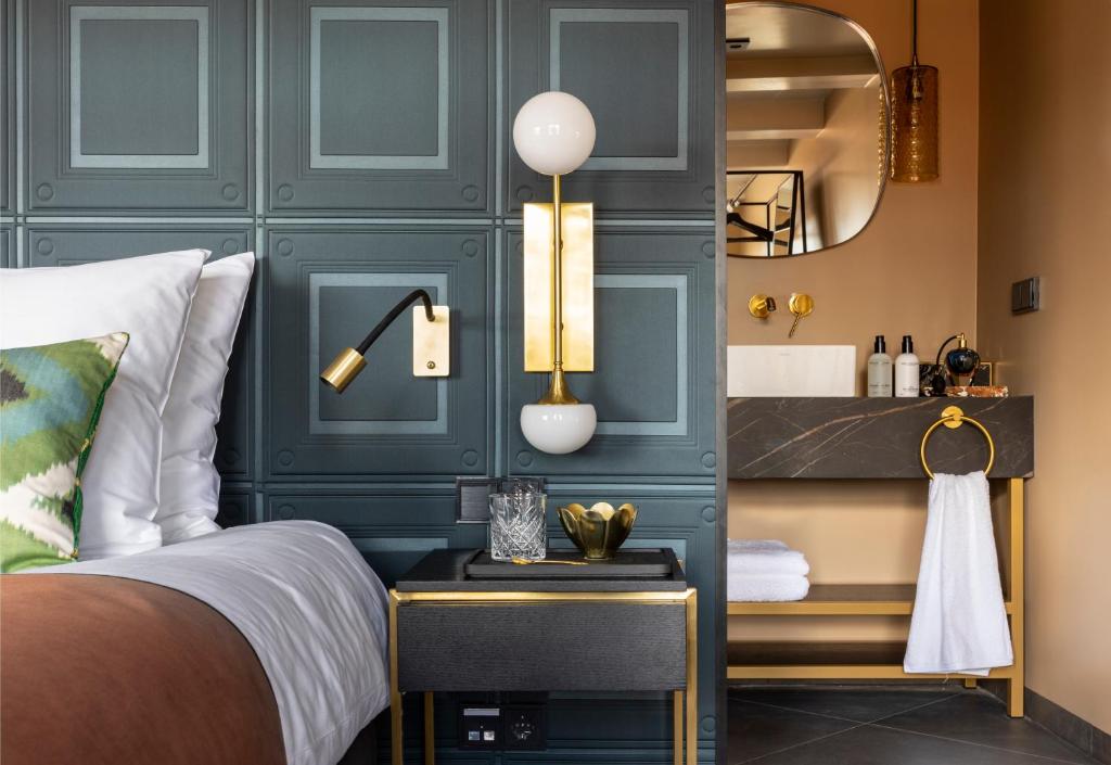 Double Deluxe King Bed