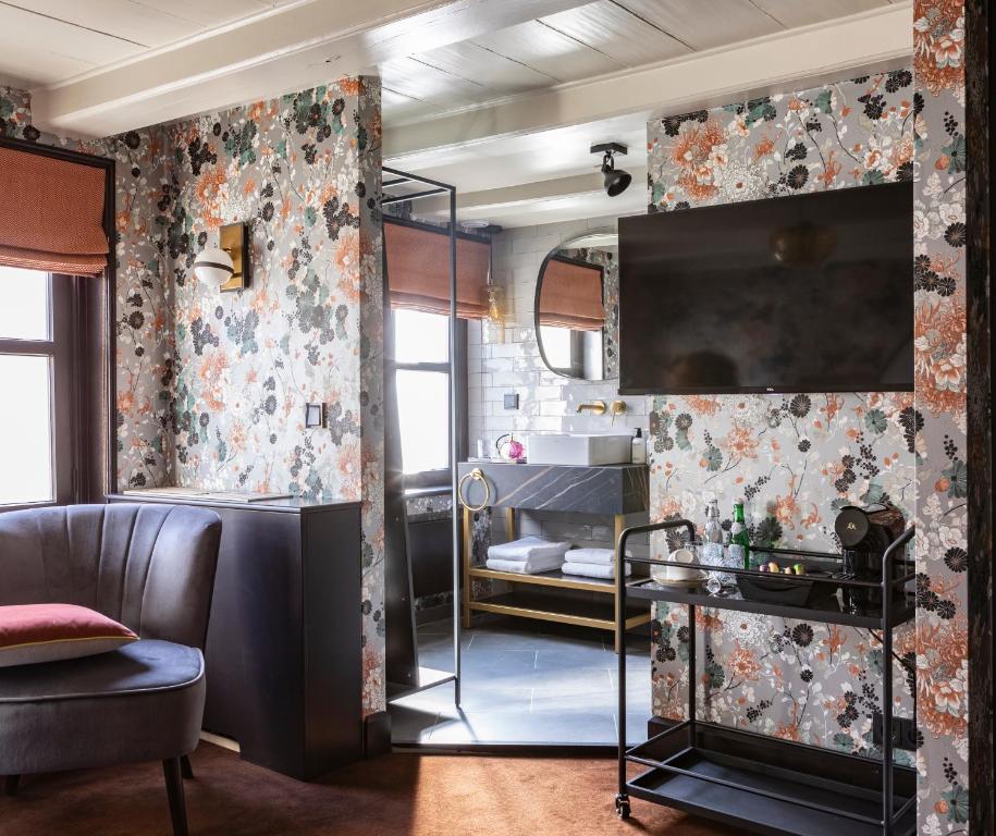 Double Deluxe King Bed