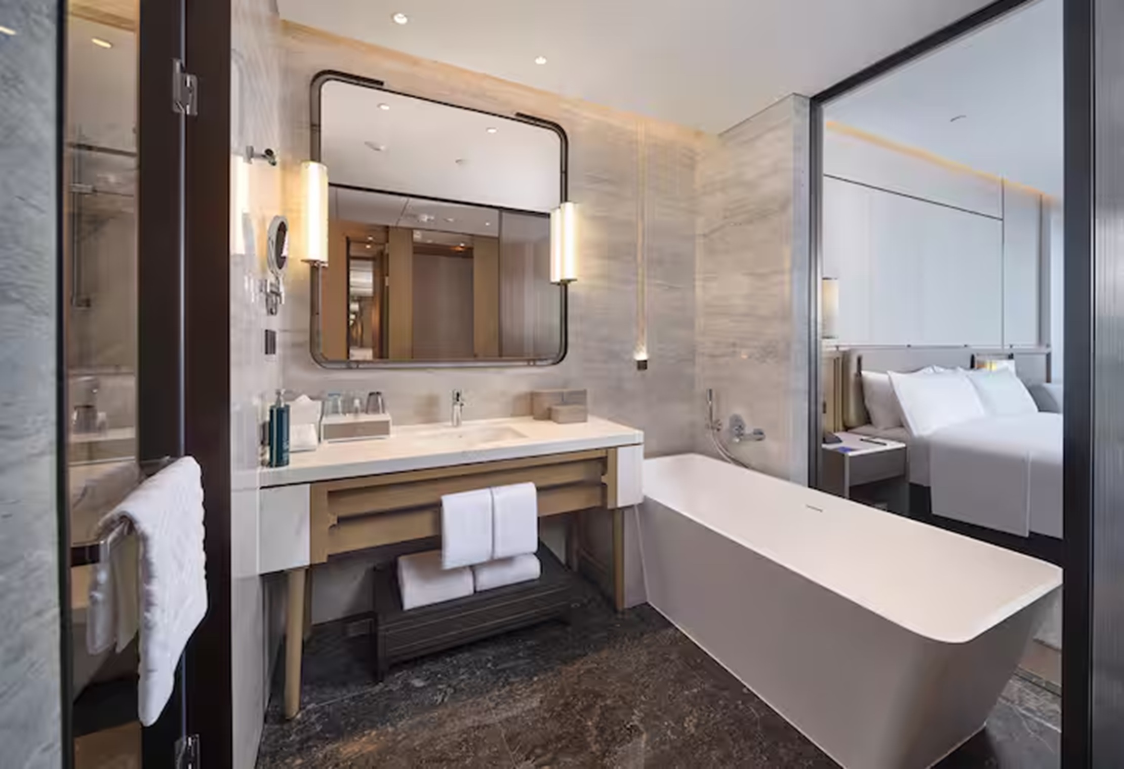 Double Deluxe King Bed