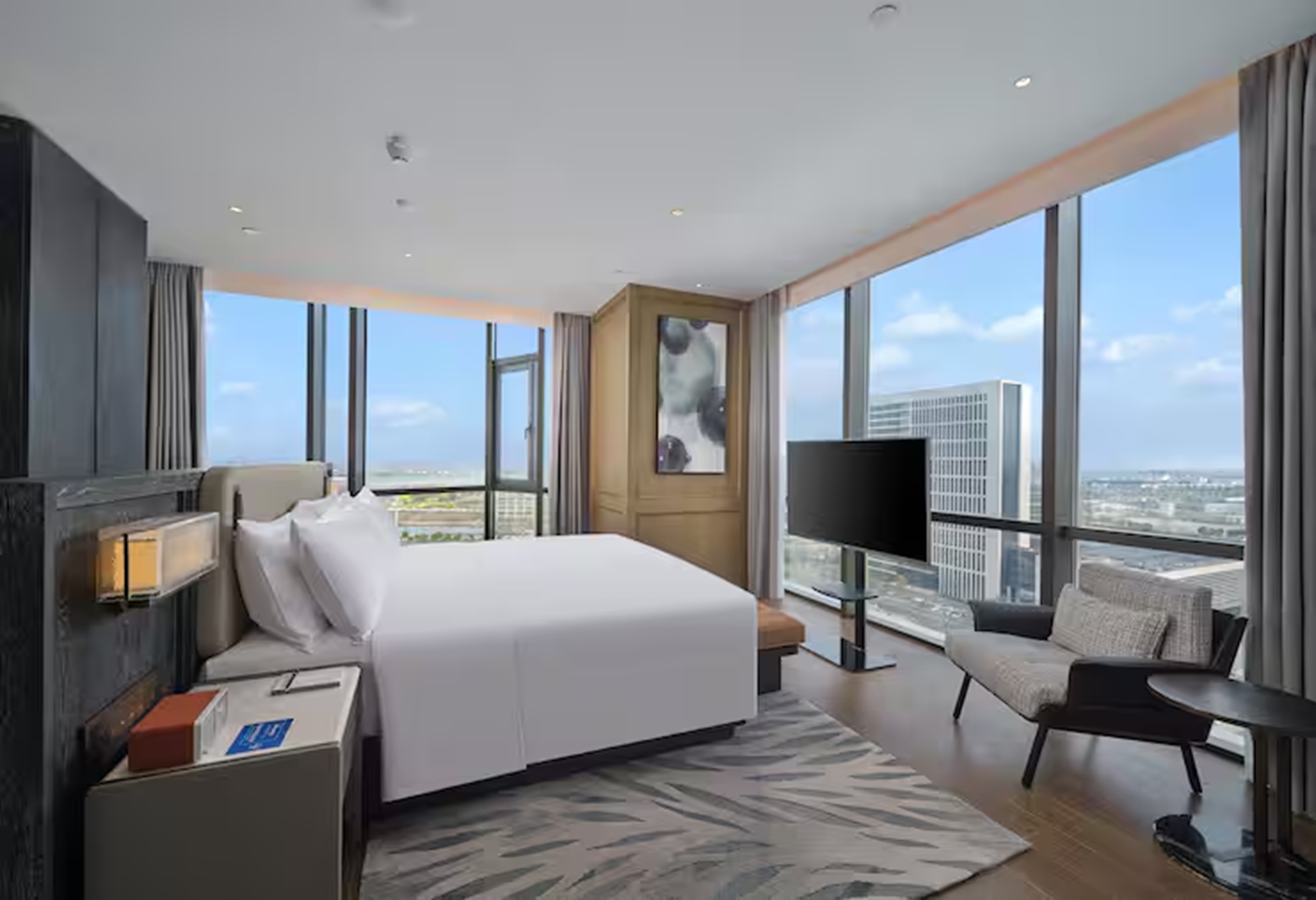 Suite Deluxe King Bed