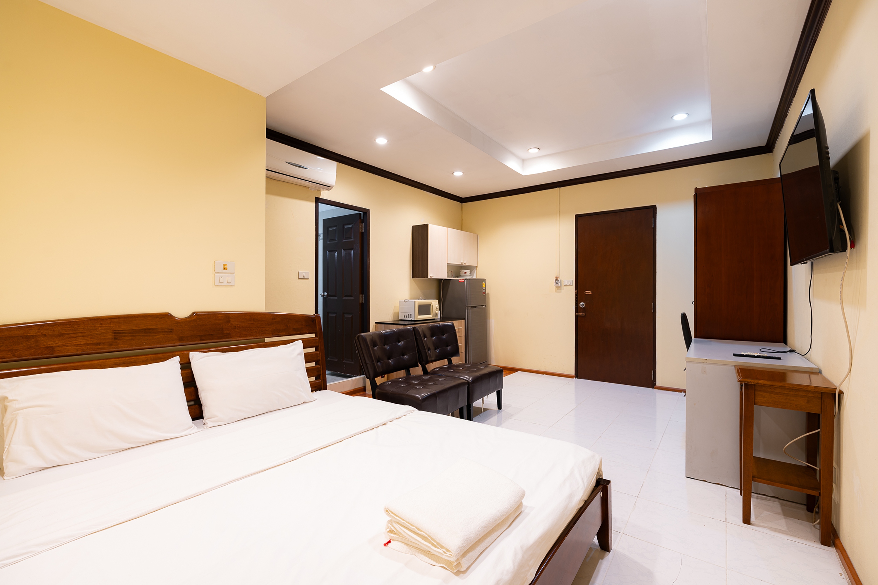 Double Deluxe King Bed