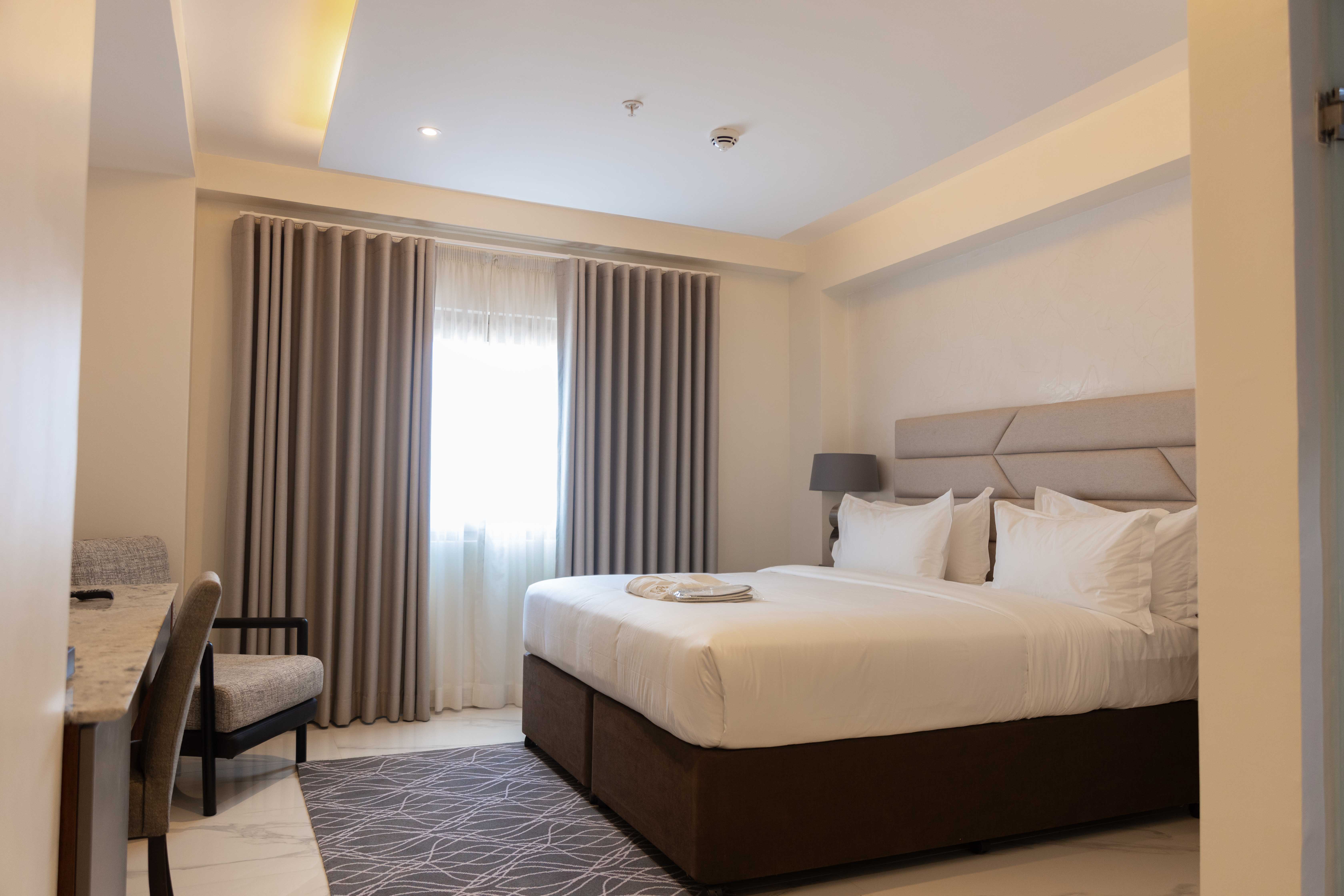 Double Deluxe Queen Bed