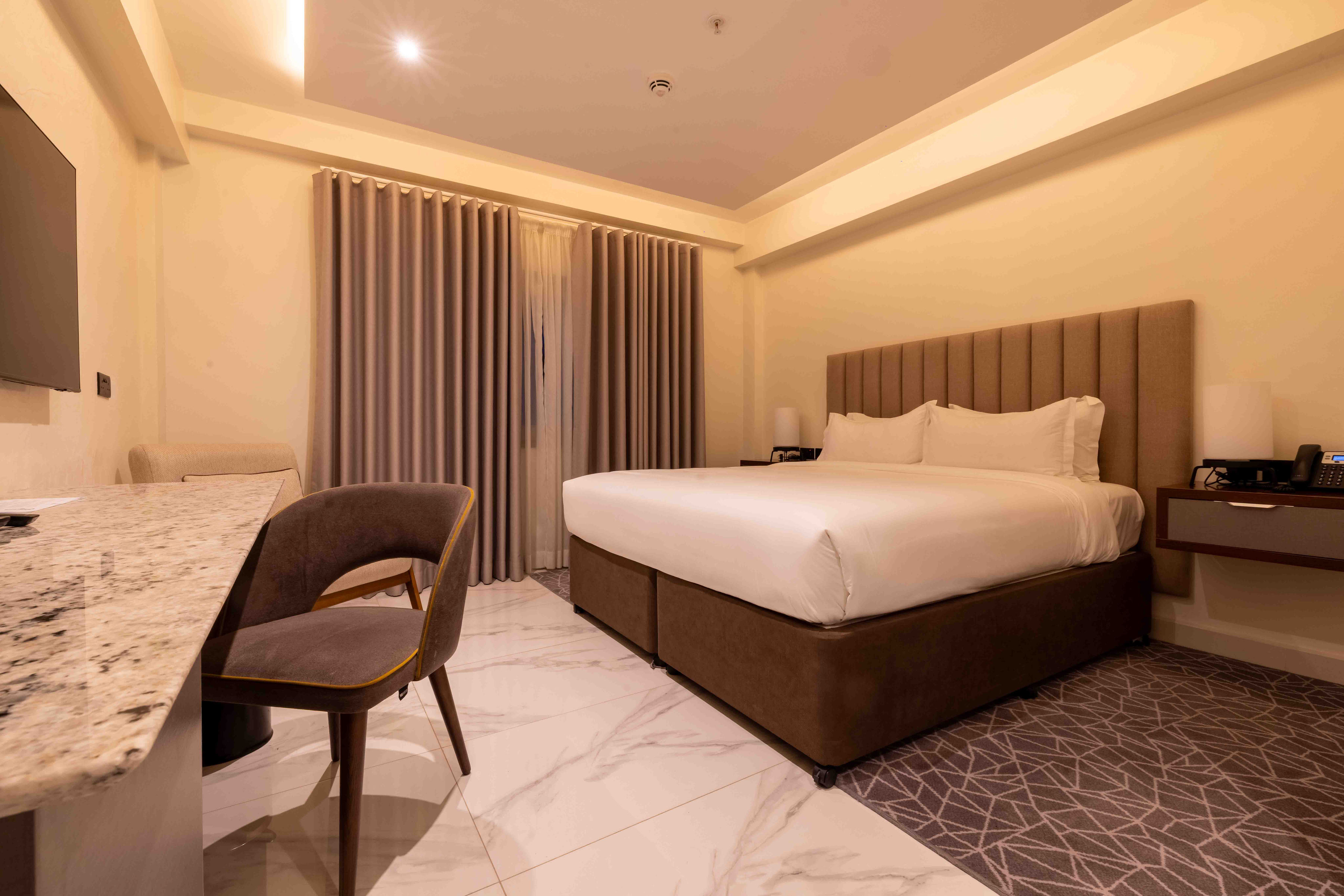 Double Deluxe Queen Bed