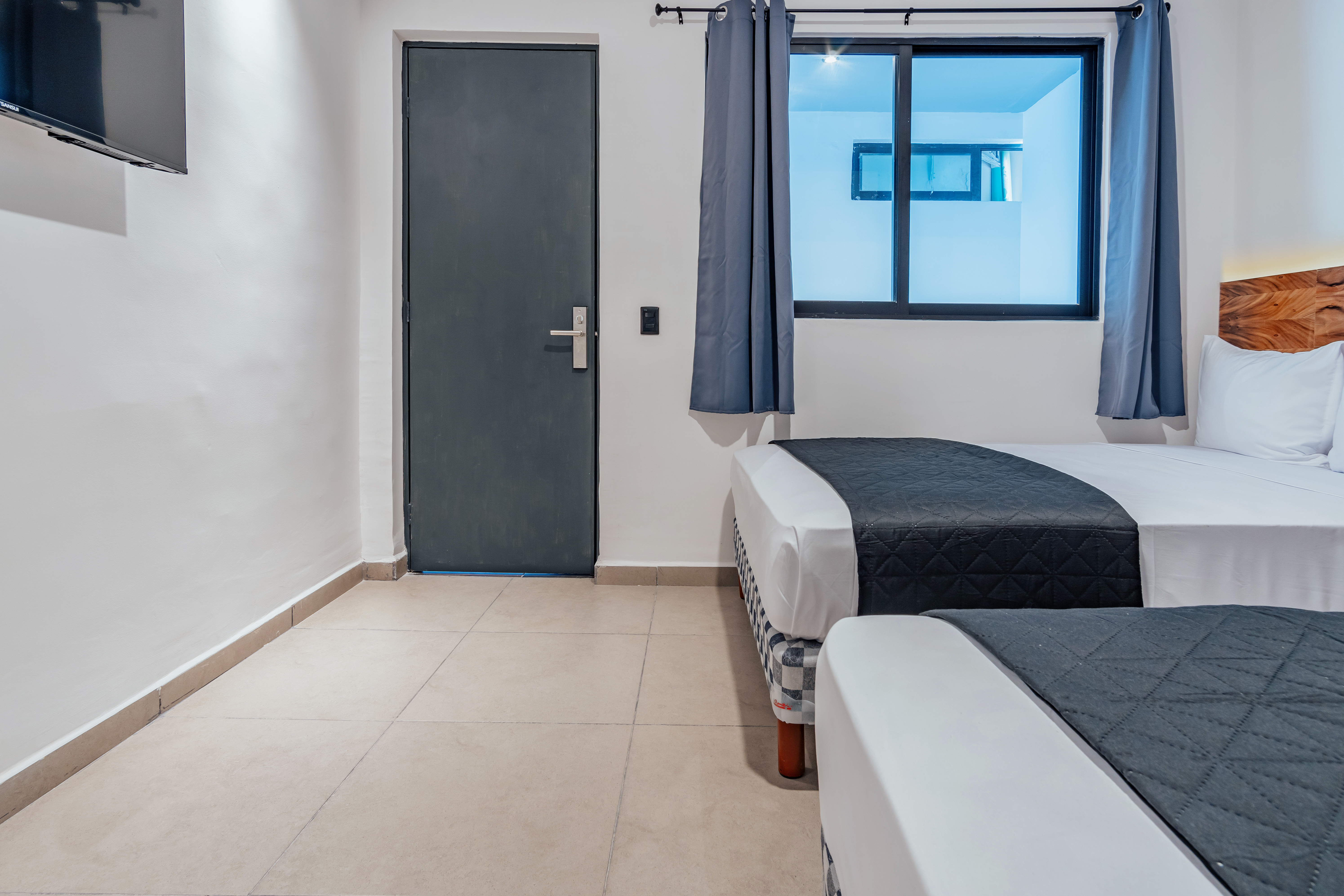 Double or Twin with Double Bed