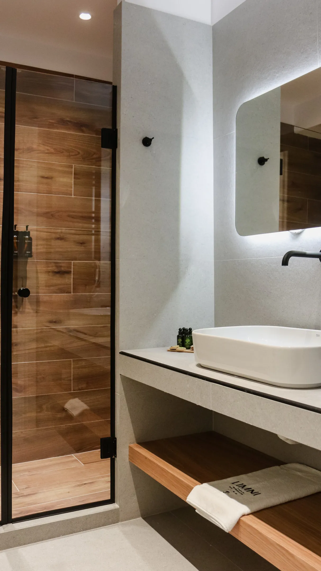 Triple Deluxe with Jacuzzi