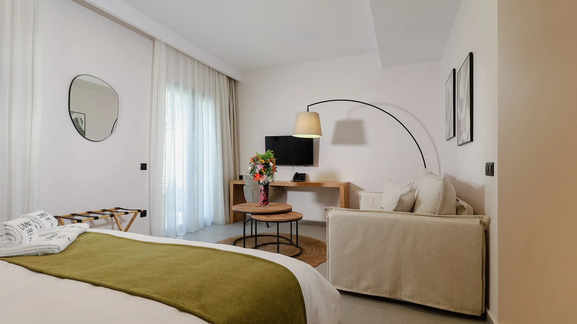 Triple Deluxe with Jacuzzi