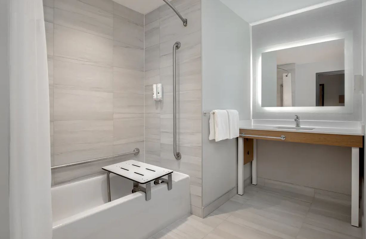 Suite Accessible King Size Bed