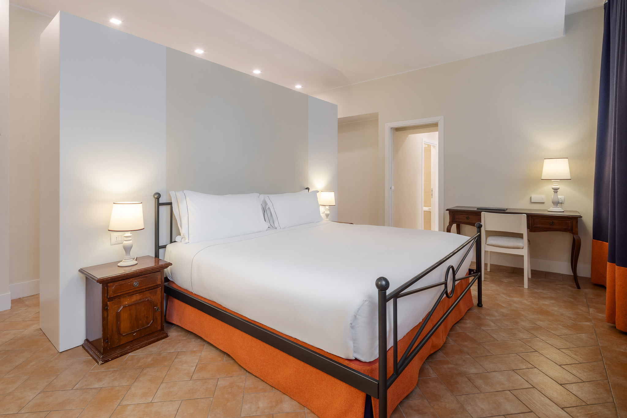 Suite Queen Size Bed