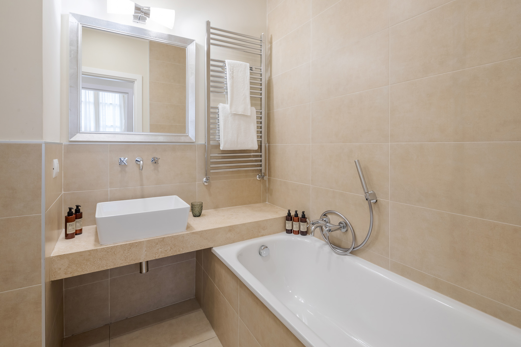 Suite Queen Size Bed