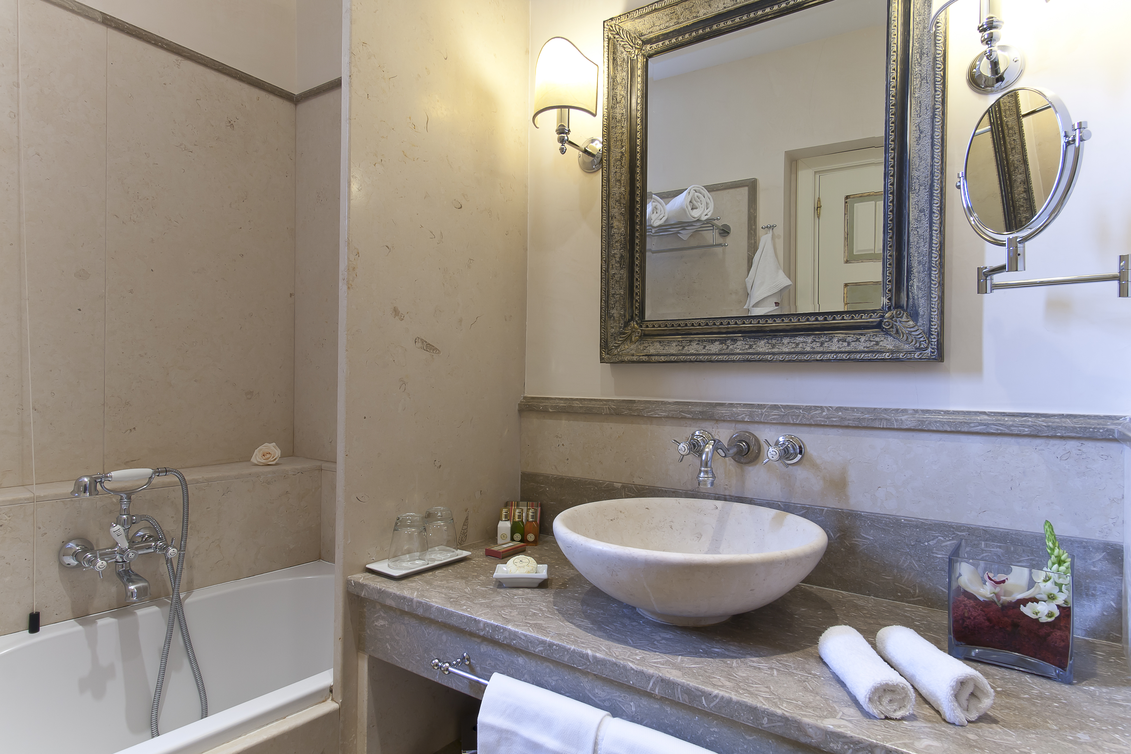 Double Single Executive