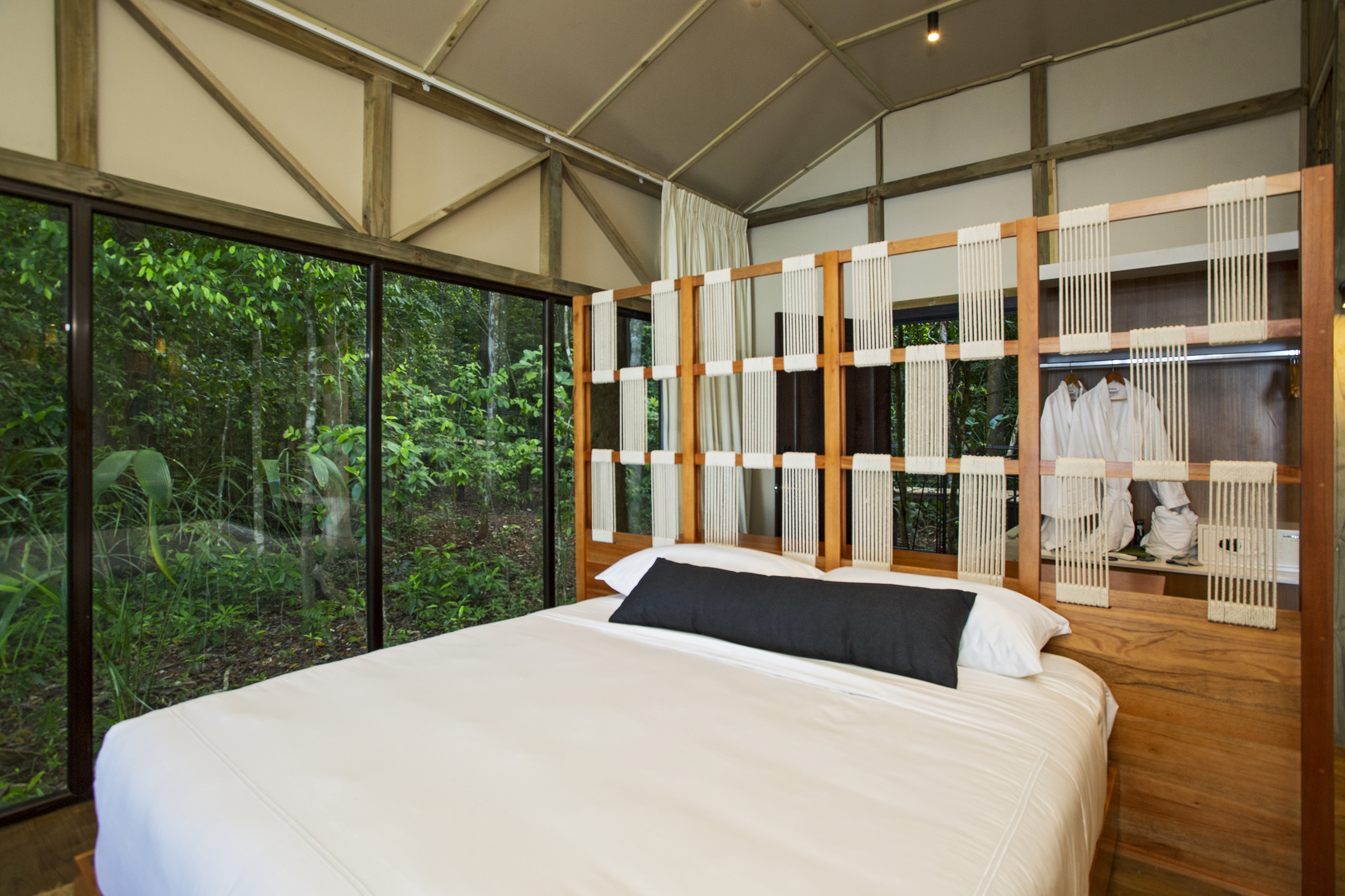 Bungalow King Size Bed