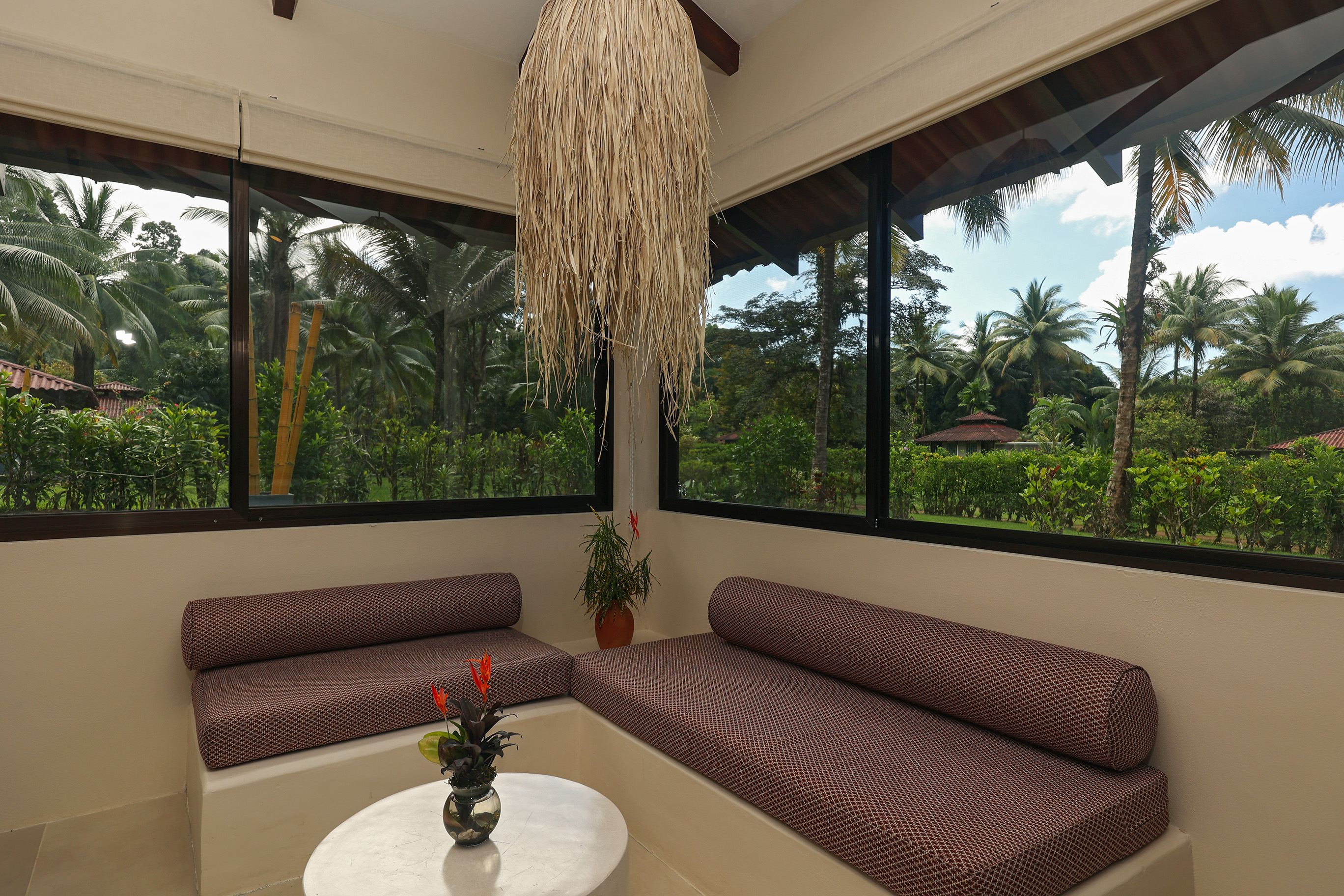 Villa Queen Size Bed