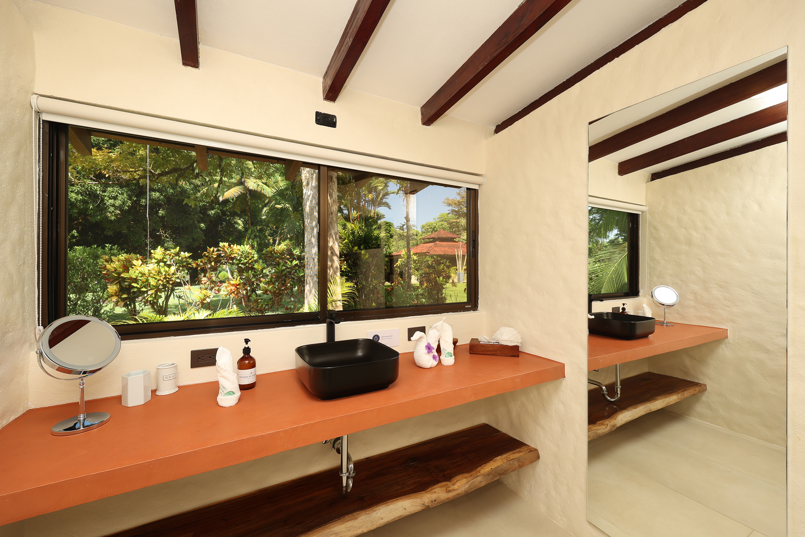 Bungalow King Size Bed