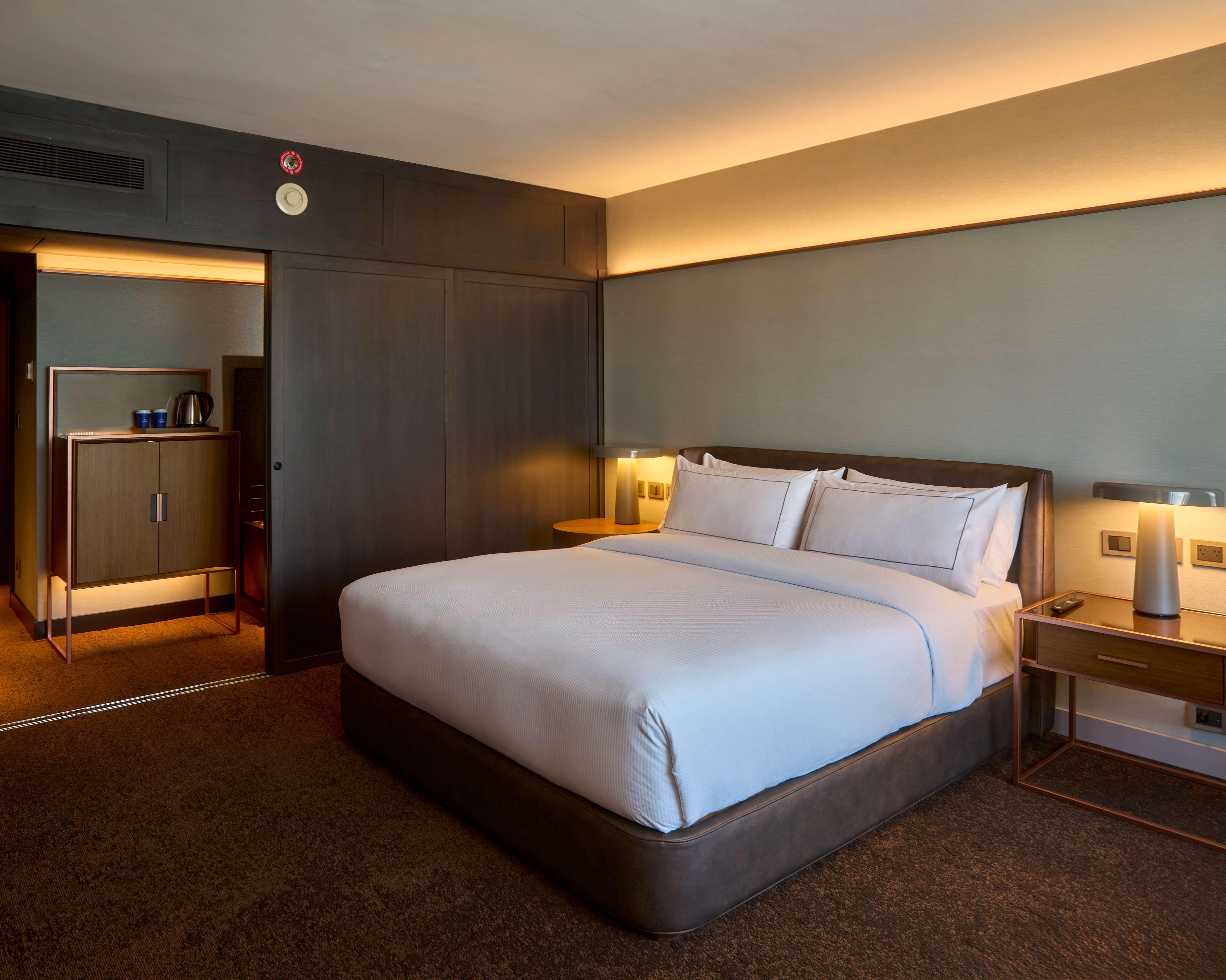 Double Deluxe Queen Bed