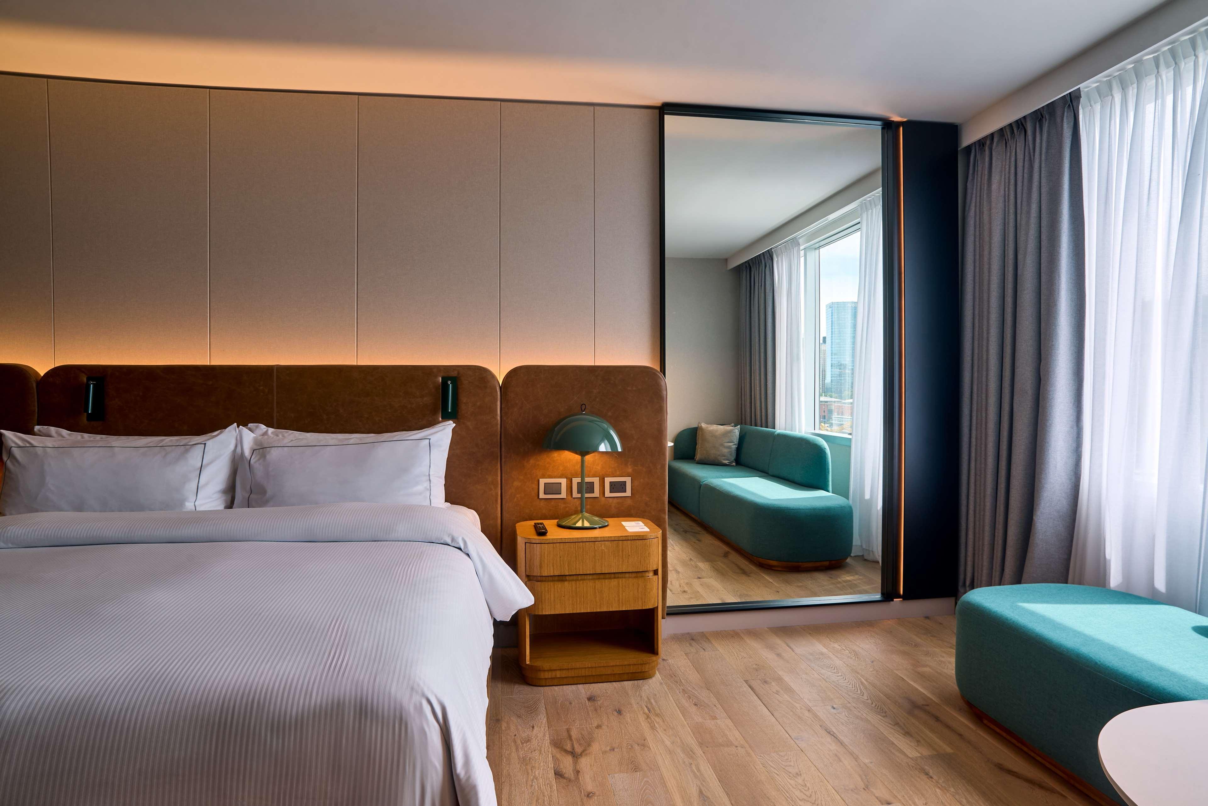 Double Executive Queen Bed