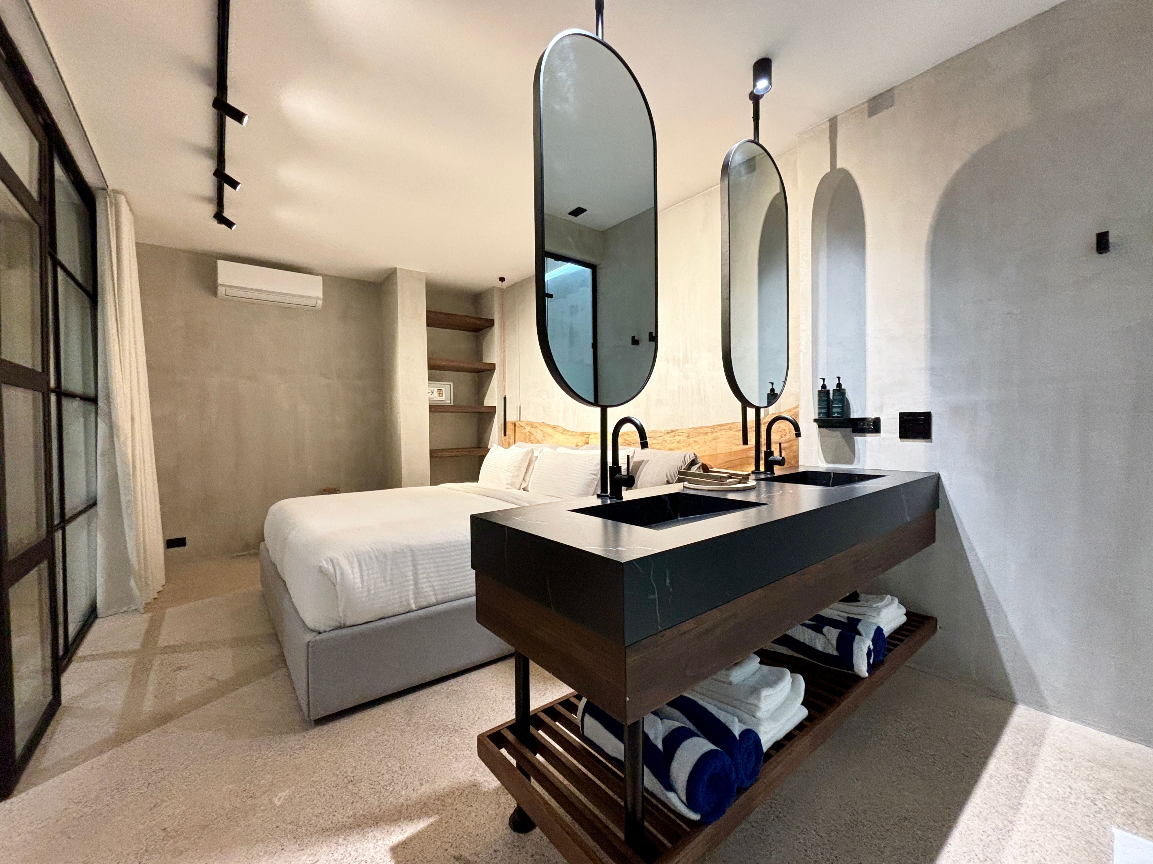 Suite Deluxe King Bed