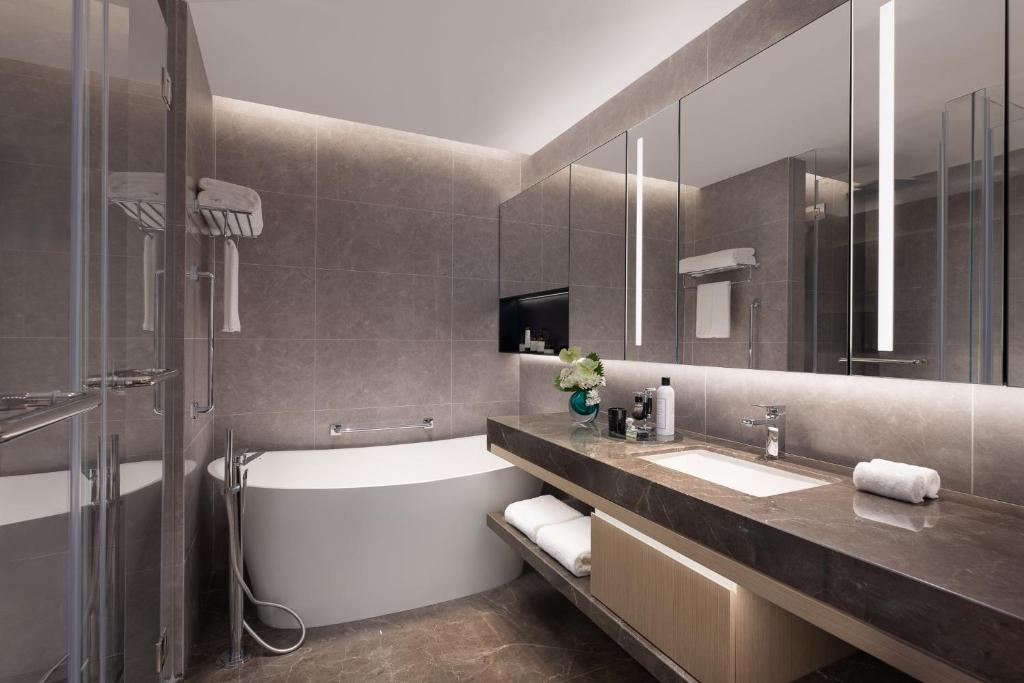 Double or Twin Deluxe Two Bedroom