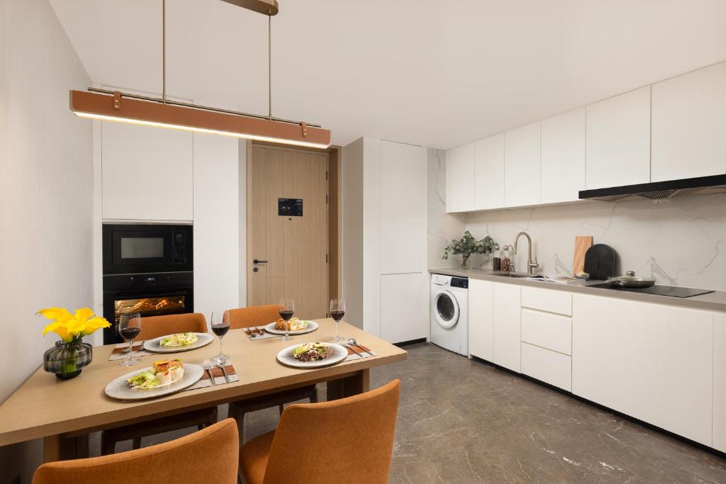 Double or Twin Deluxe Two Bedroom