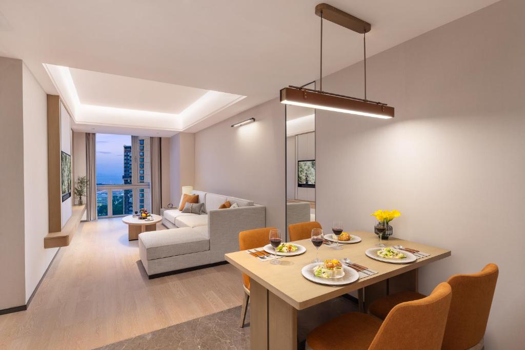 Double or Twin Deluxe Two Bedroom