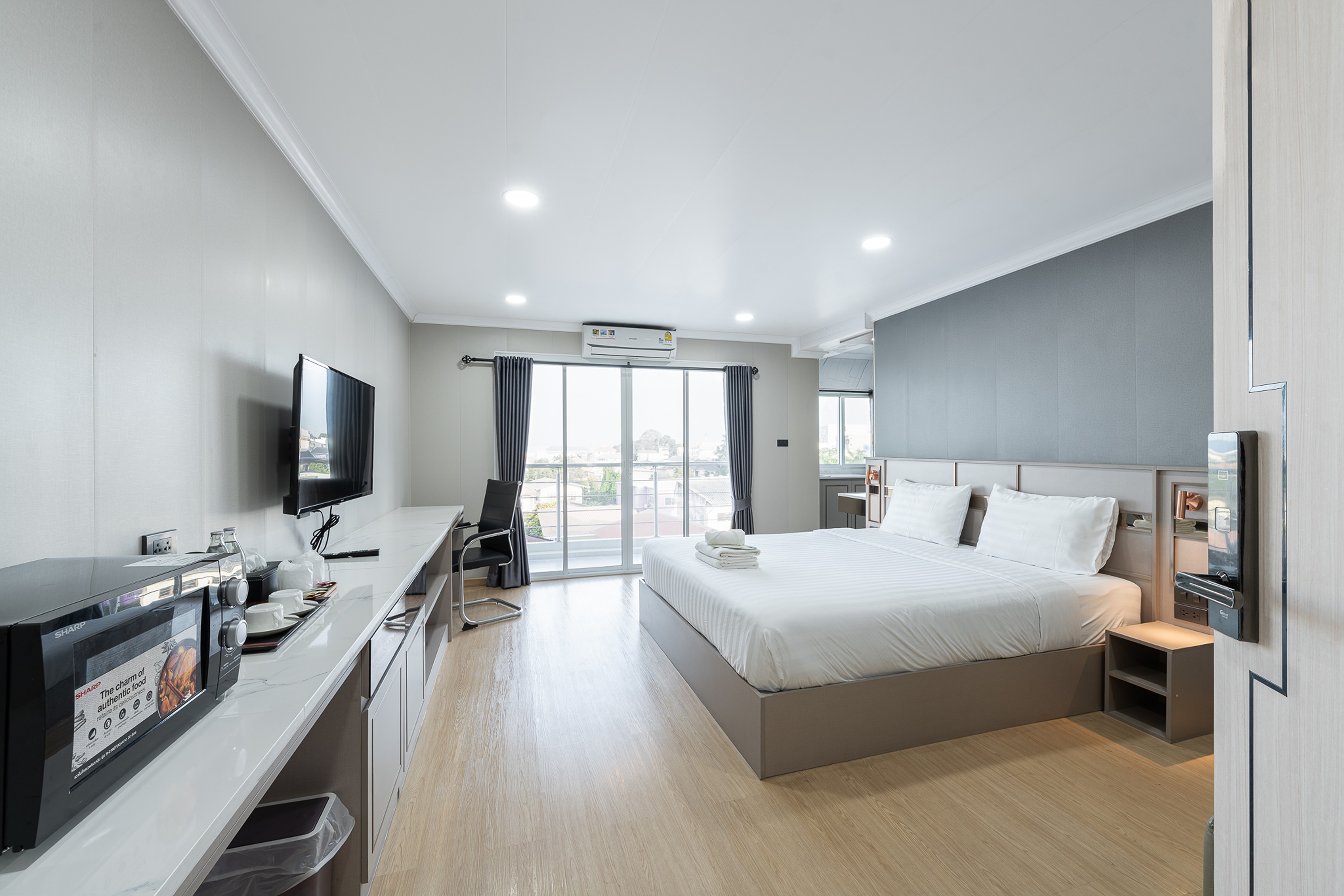 Double Deluxe King Bed