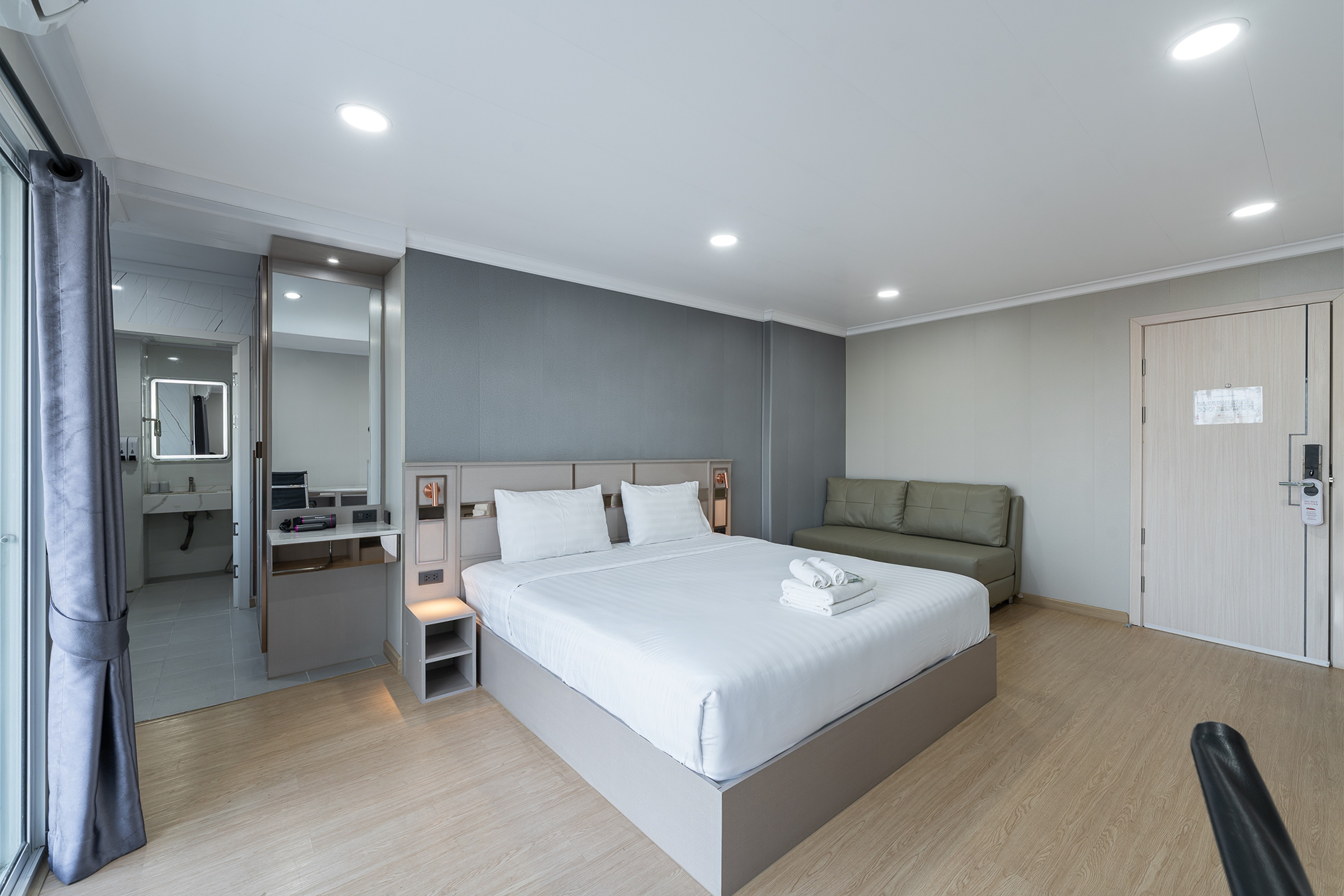 Double Deluxe King Bed